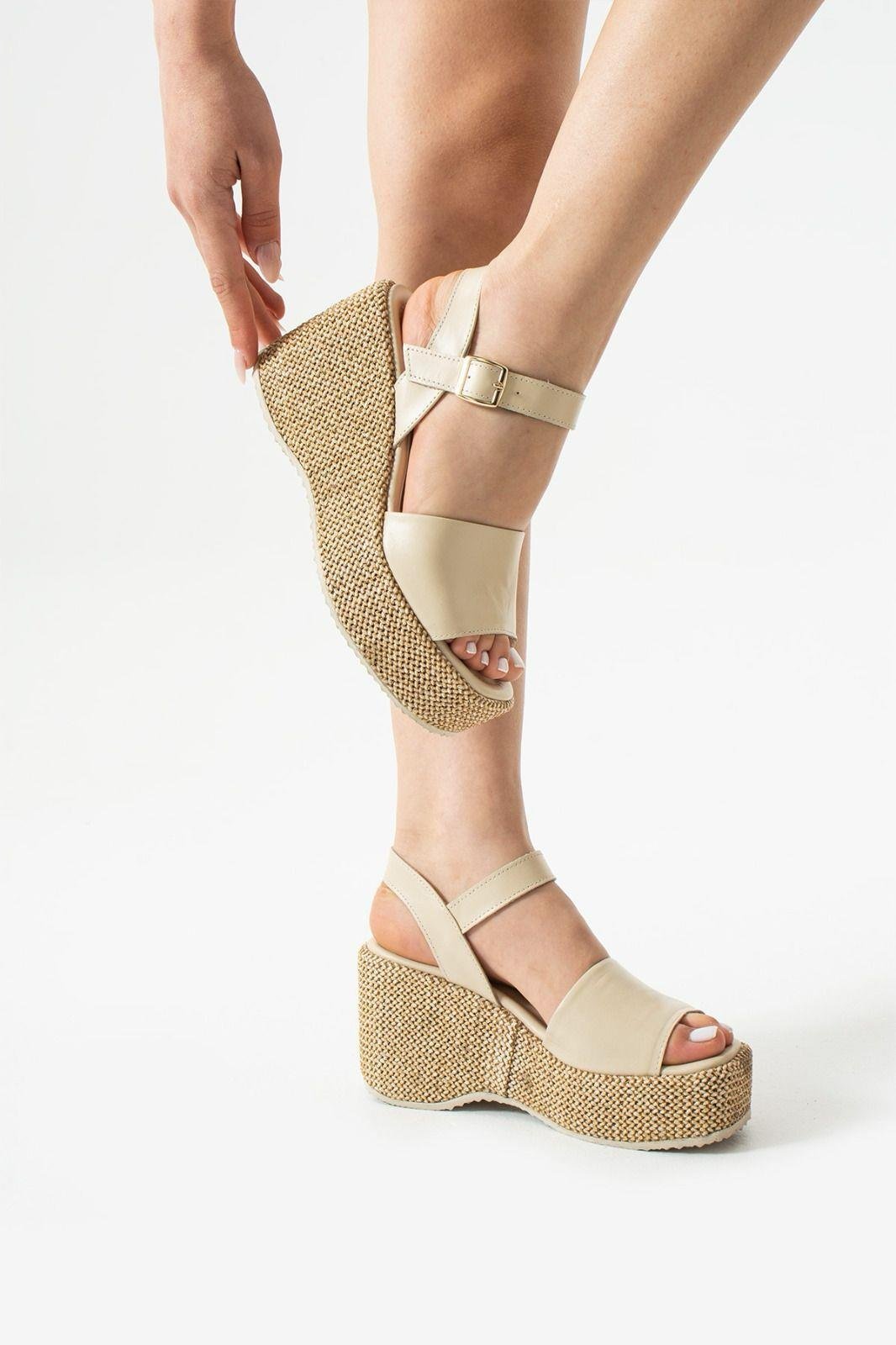 Plaza Deri Dolgu Topuk Hasır Sandalet Krem - KADIN AYAKKABI