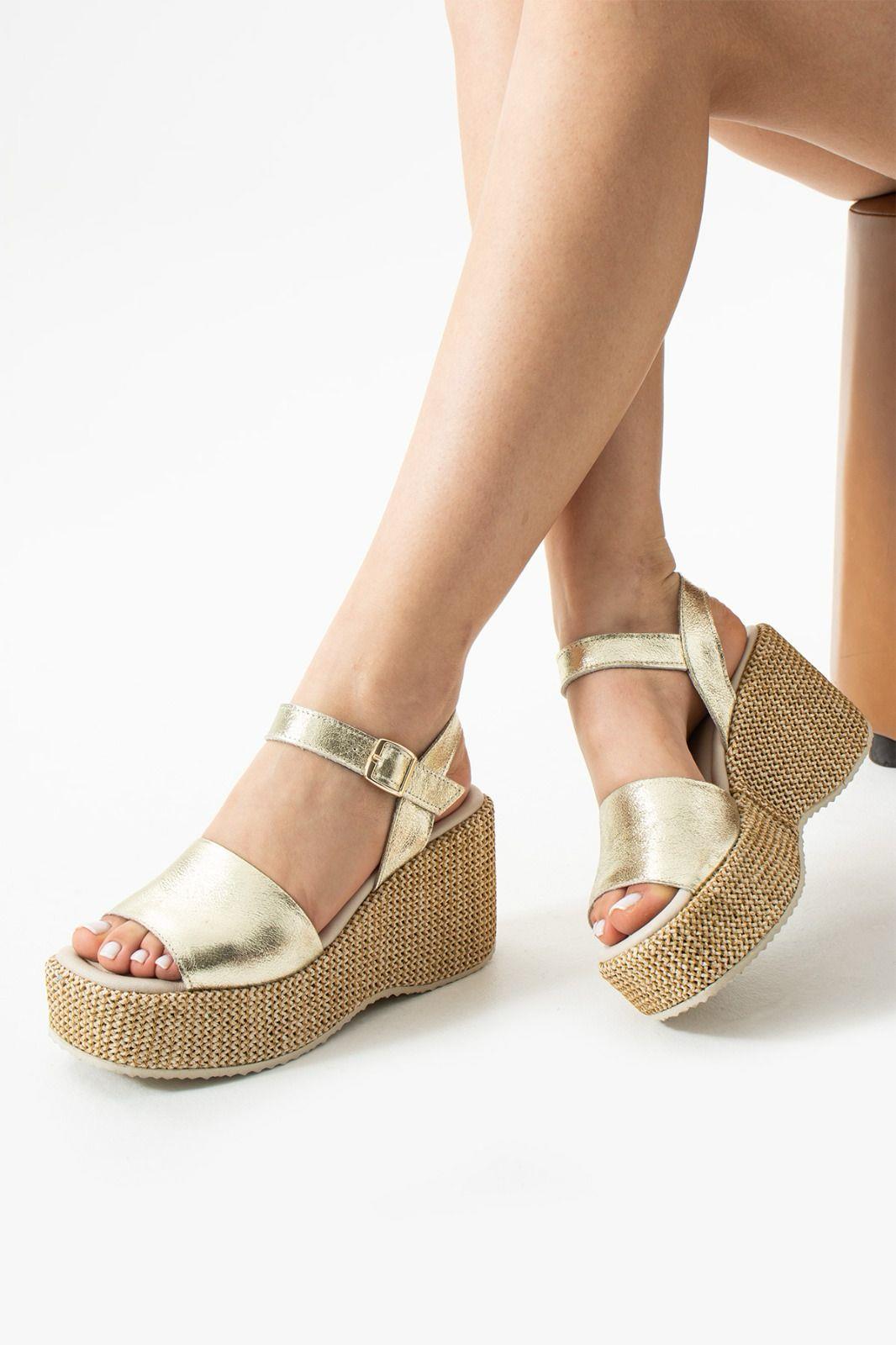 Plaza Deri Dolgu Topuk Hasır Sandalet Gold - WOMAN SHOES