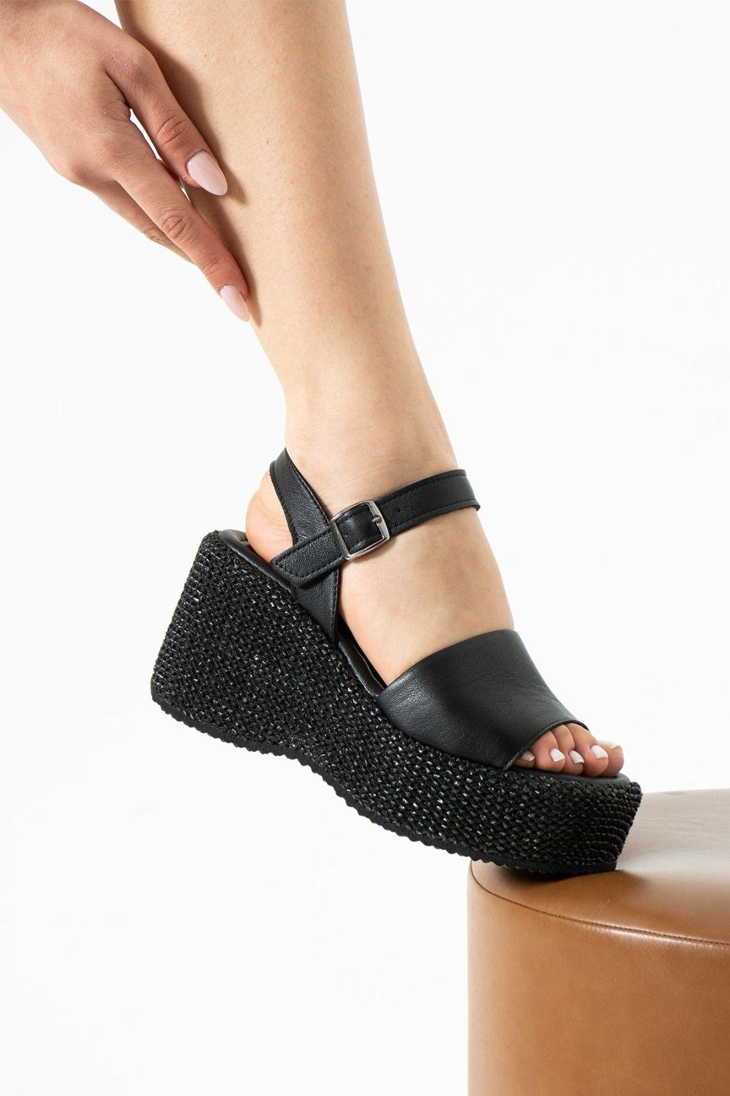 Plaza Deri Dolgu Topuk Hasır Sandalet Siyah - KADIN AYAKKABI