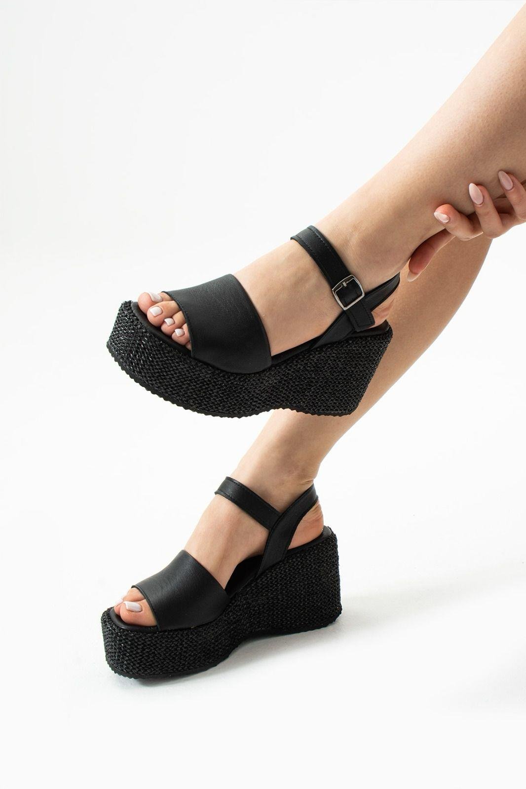 Plaza Deri Dolgu Topuk Hasır Sandalet Siyah - KADIN AYAKKABI