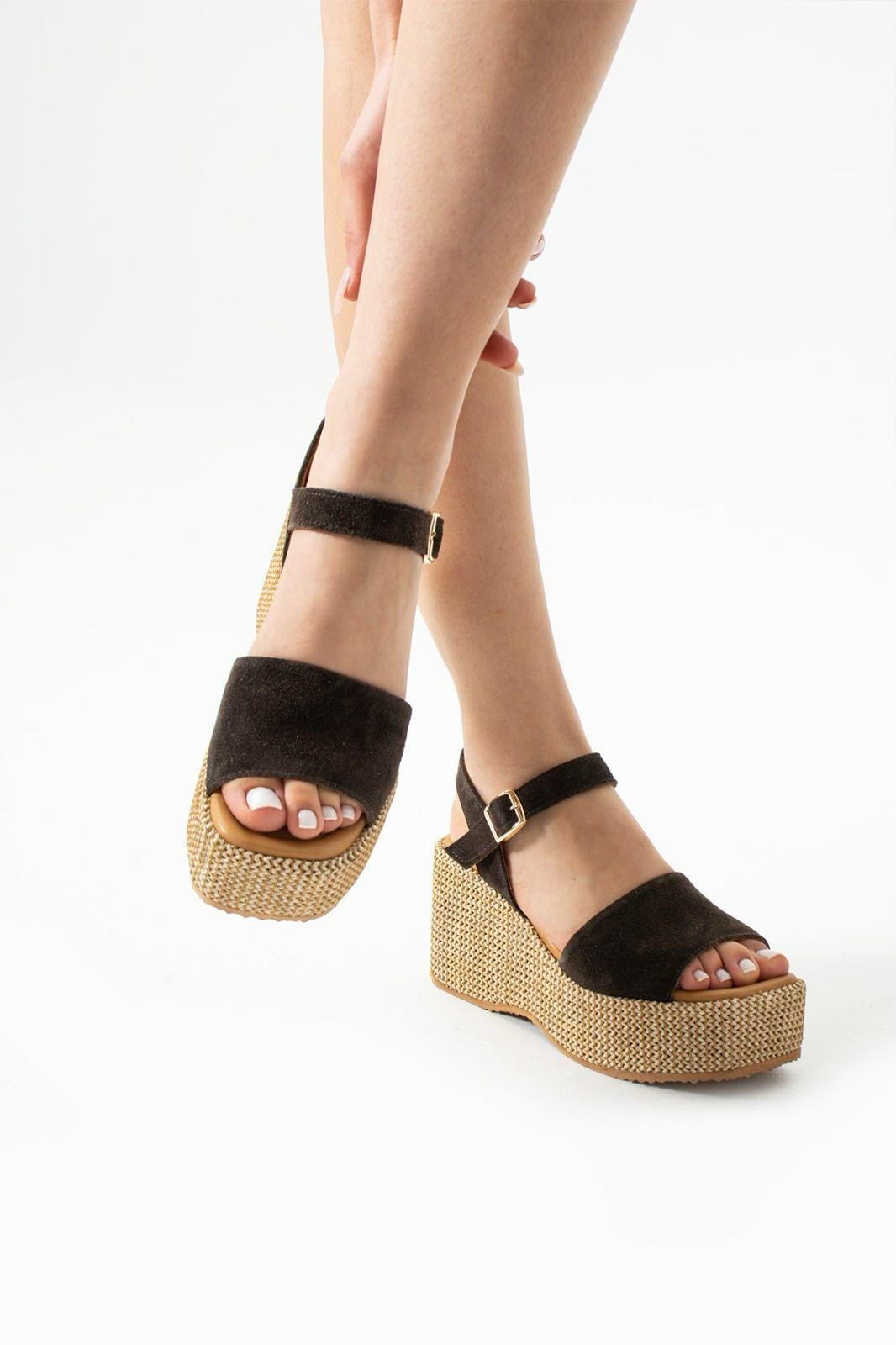 Plaza Süet Deri Dolgu Topuk Hasır Sandalet Koyu Kahve - KADIN AYAKKABI