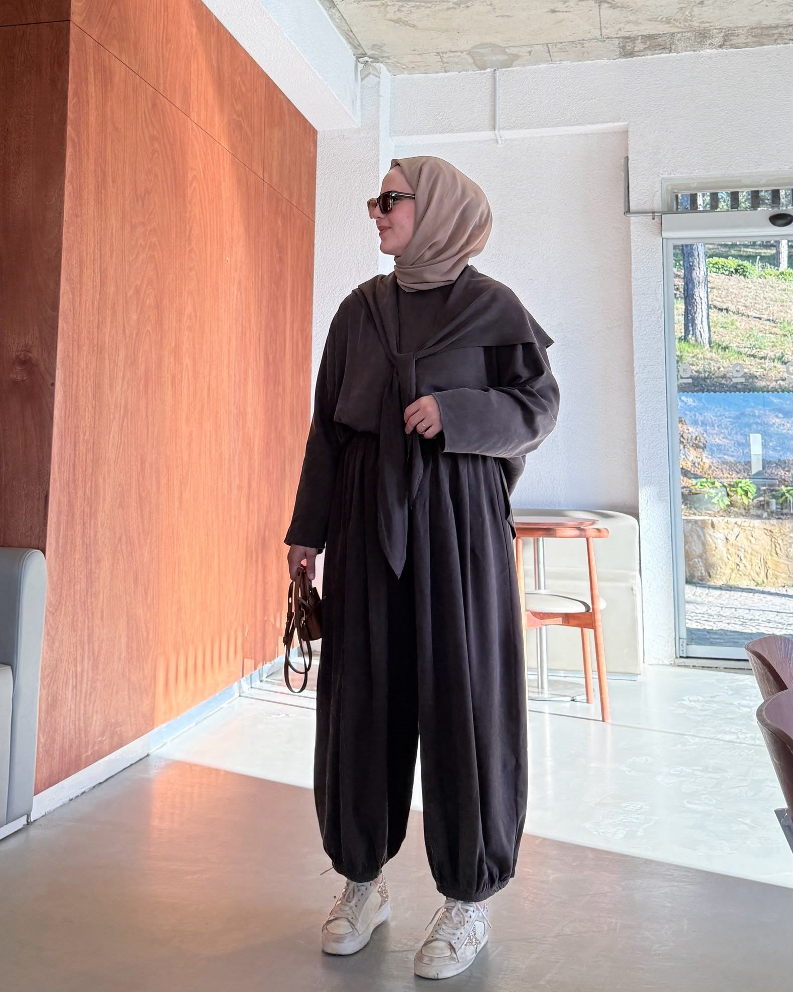 Atkı Detaylı Paçası Lastikli Kahve Takım