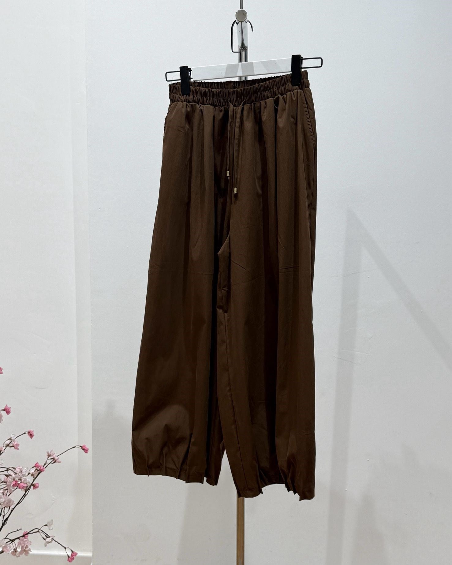 Bileği Pile Detaylı Kahve Pantolon