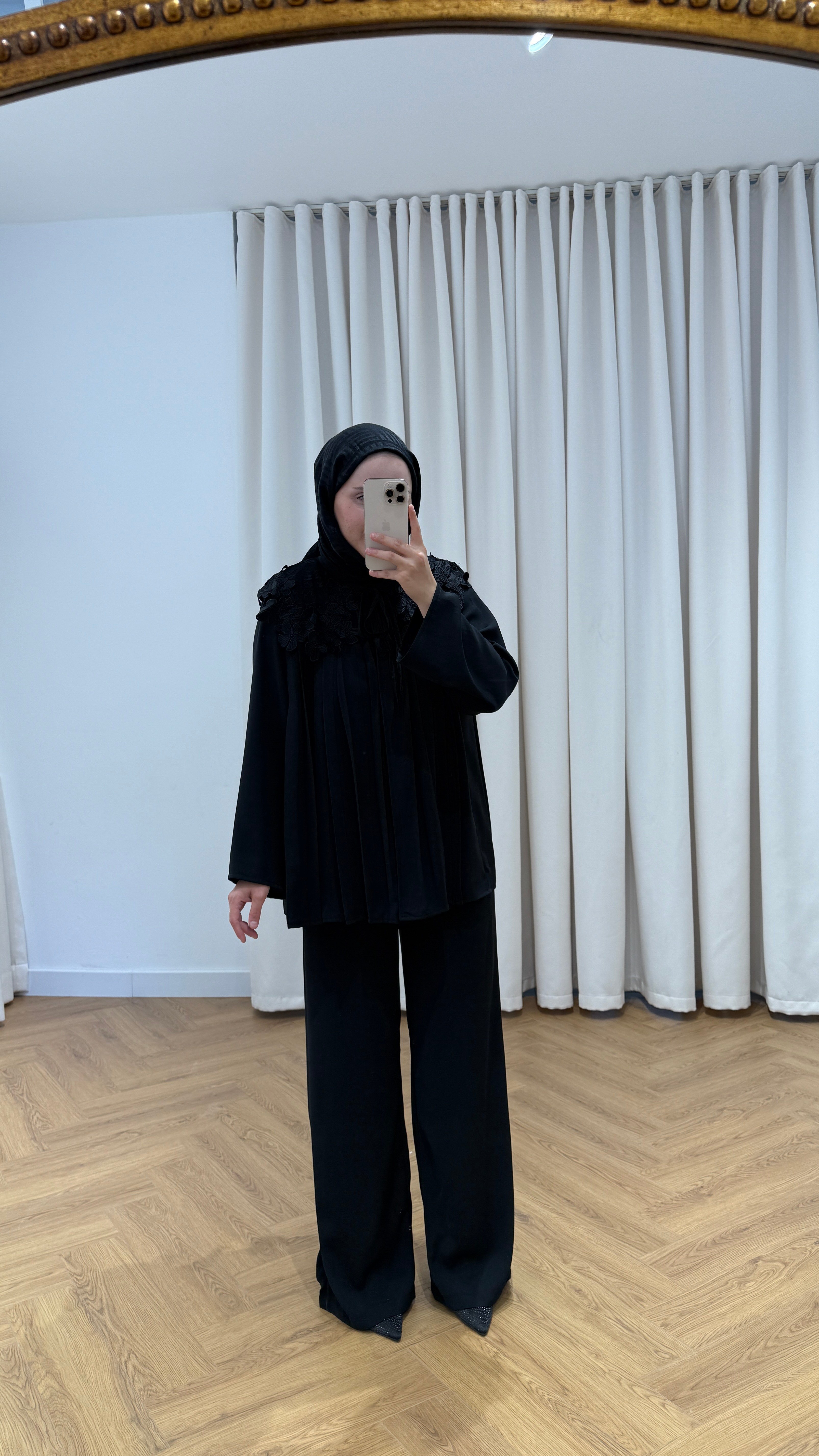 Yaka Dantel Detaylı Siyah Takım