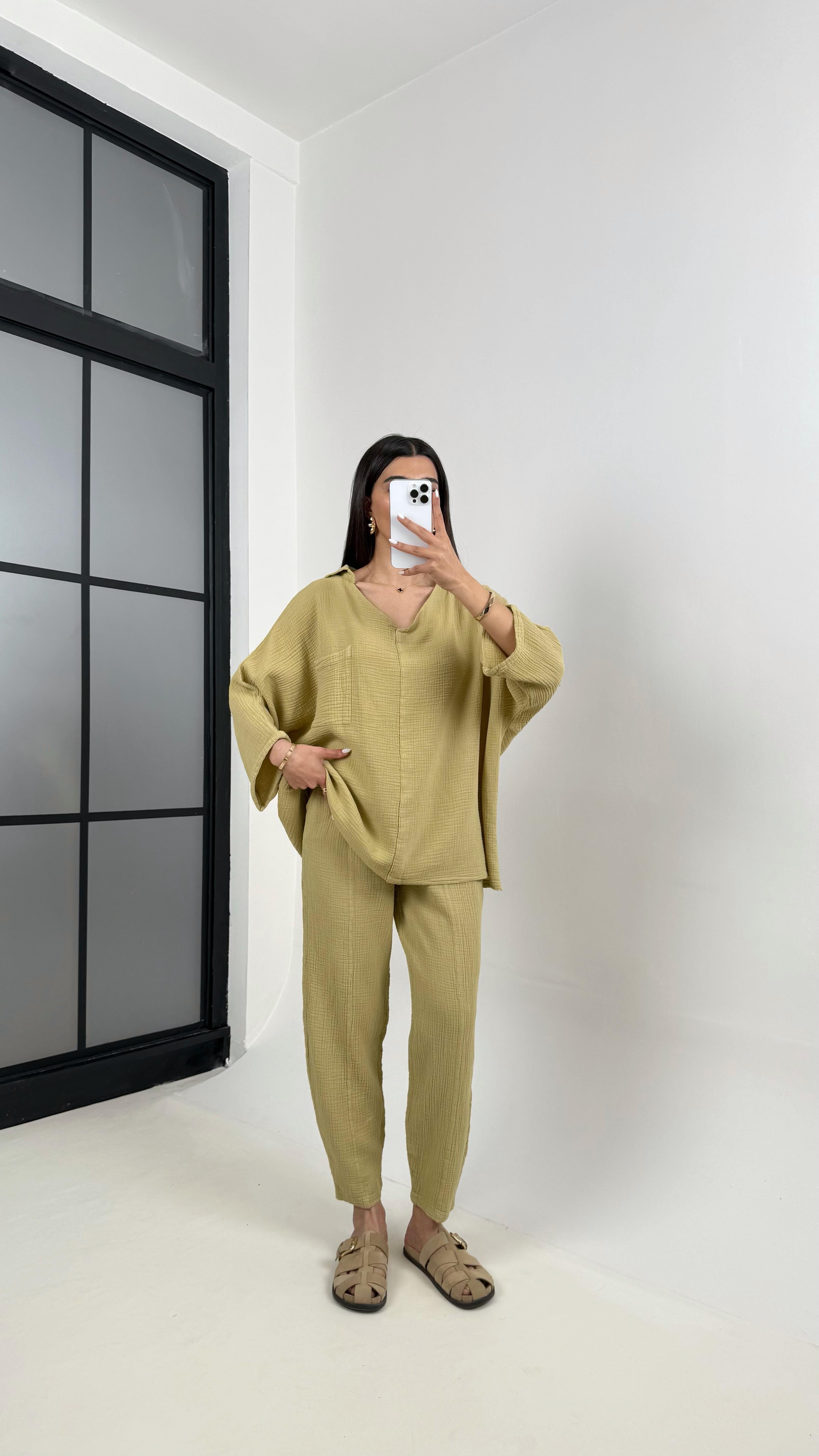 Haki V Yaka Cepli Gömlek Beli Lastikli Pantolon İkili Müslin Takım Gaus00373GausTAKIMGU1001873