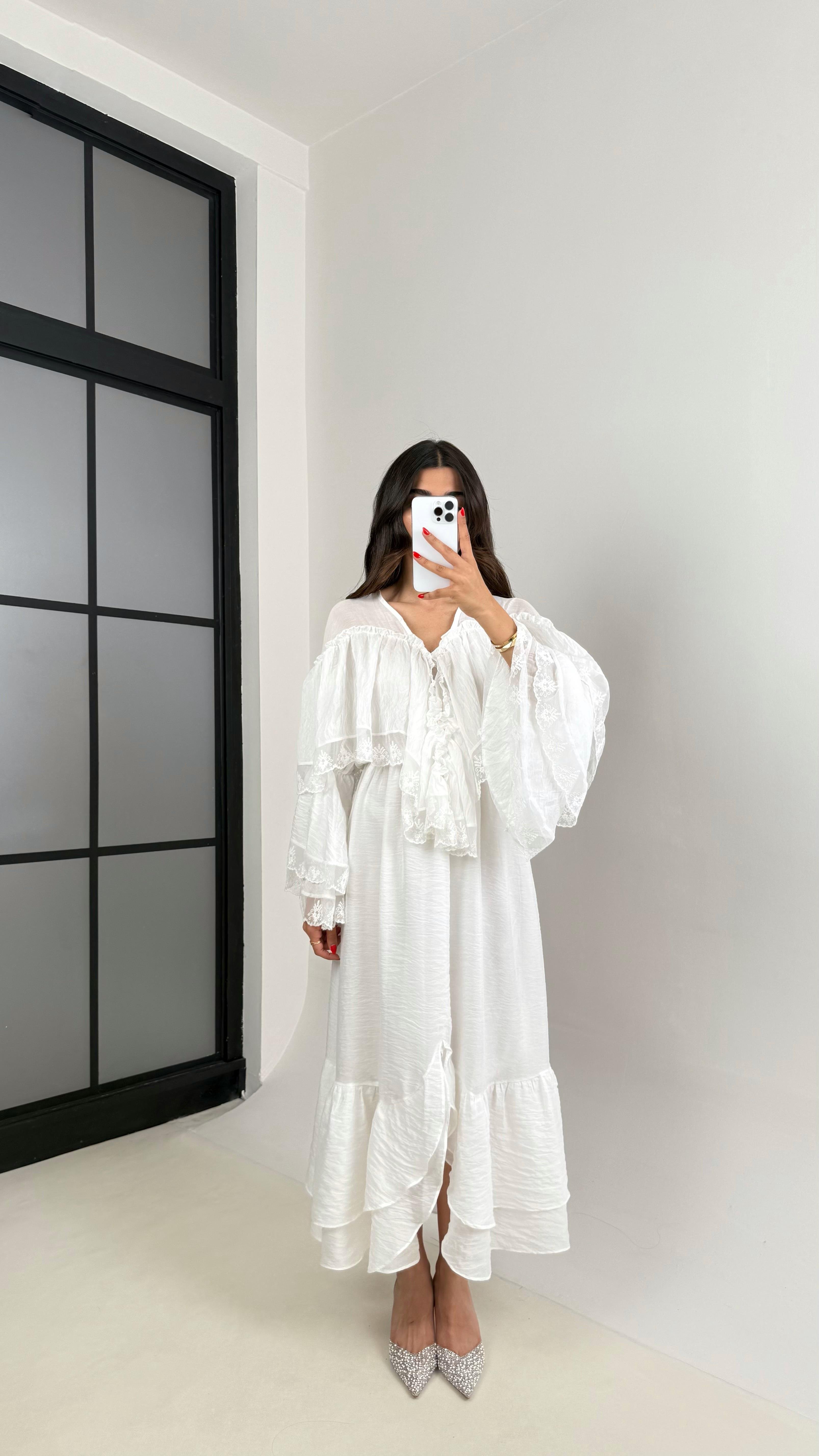 Beyaz Yaka Fırfır Detaylı Pelerinli Yırtmaçlı İthal Kumaş Elbise Gaus00492GausELBİSEGU1002156