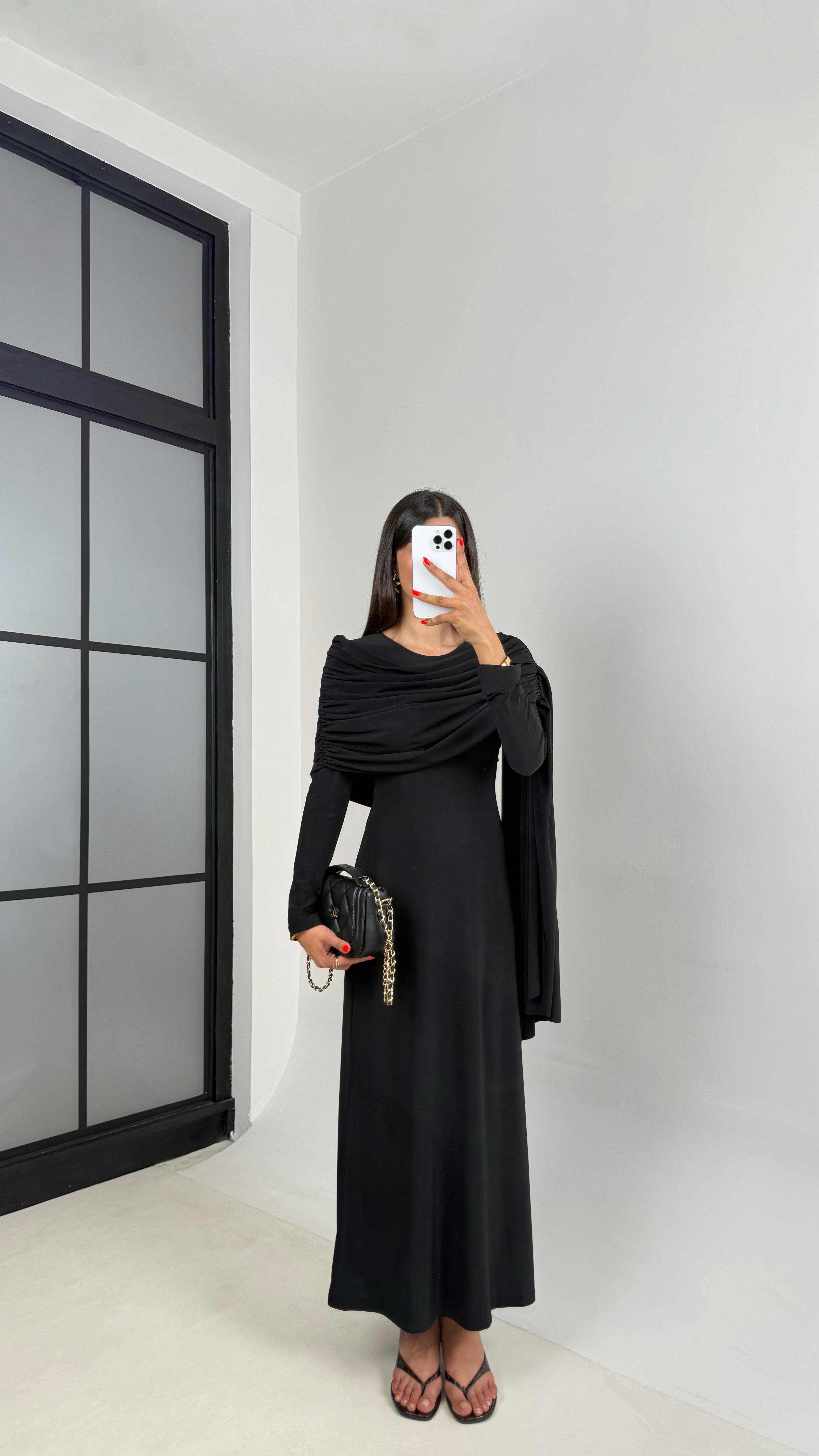 Siyah Pelerin Detaylı Sandy Kumaş Tasarım Elbise Gaus00692GausELBİSEGU1002605