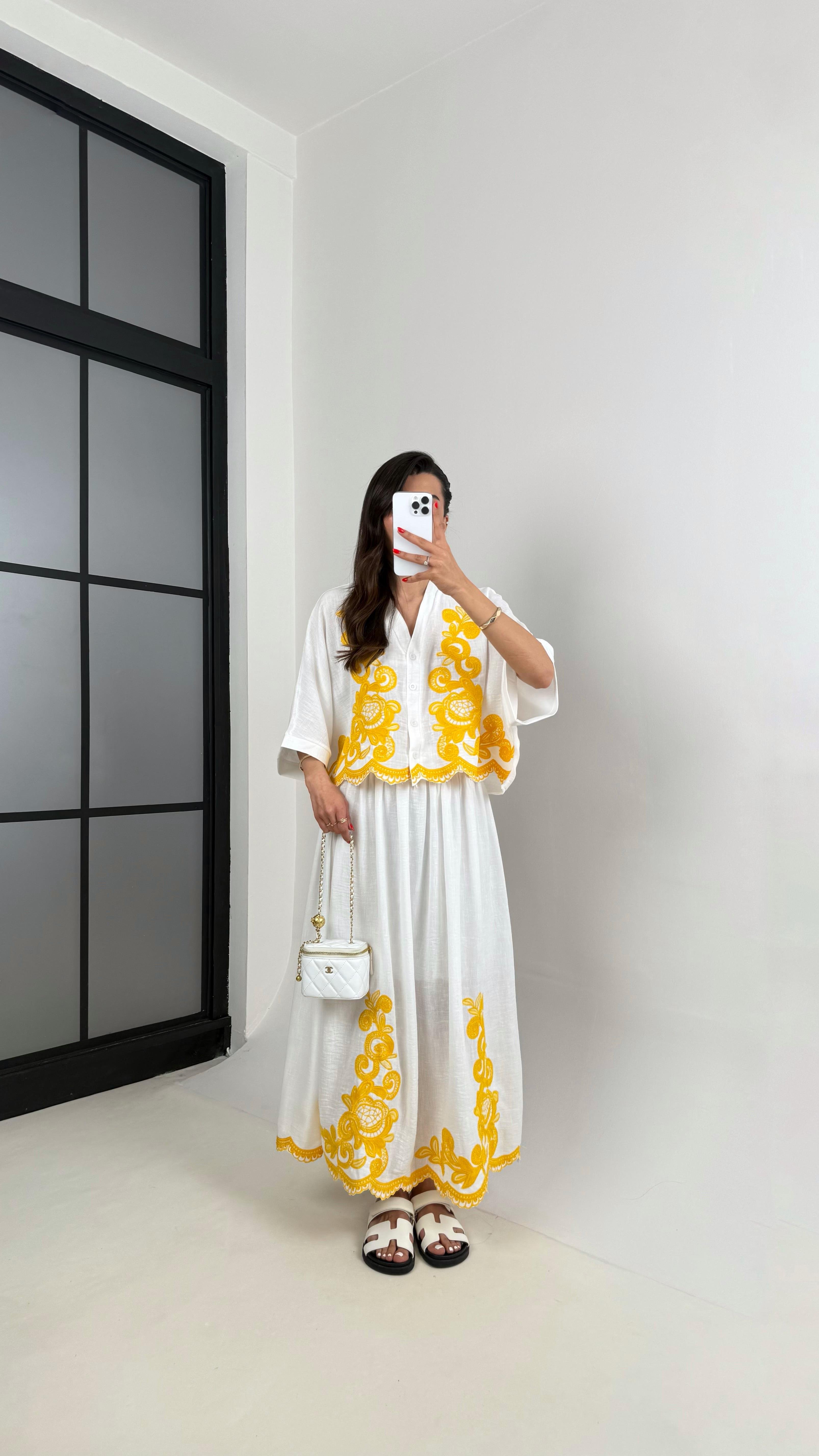 Beyaz Sarı Çiçek Nakışlı Gömlek Etek Keten Takım Gaus00455GausTAKIMGU1002063