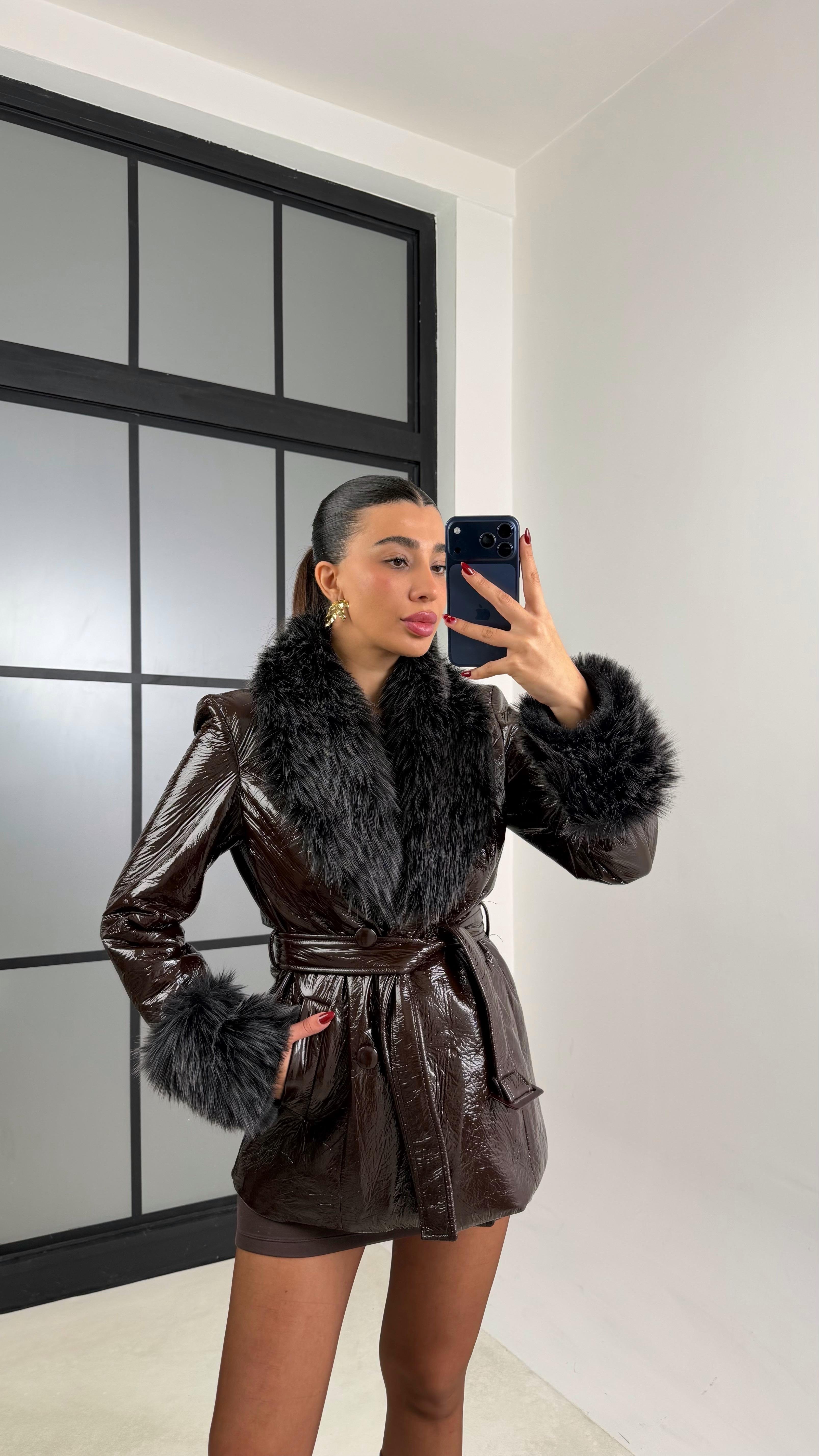 Kahve Kürk Detaylı Astarlı Kuşaklı Rugan Mont GAUS-00705GAUS الجواكيت GAUS-00705