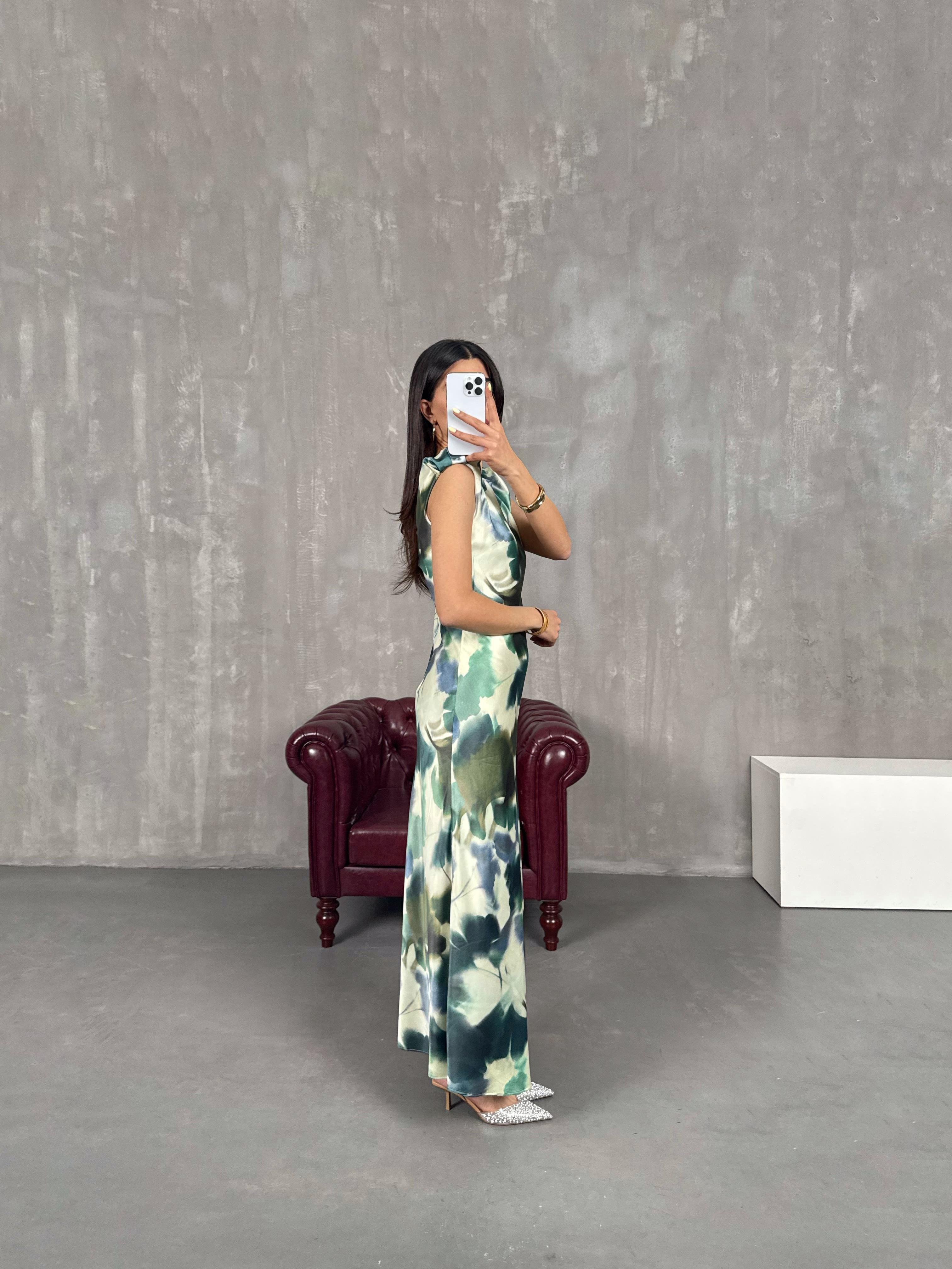 Yeşil Çok Renk Desenli Vatkalı Saten Elbise Gaus00131GausELBİSEGU1001296