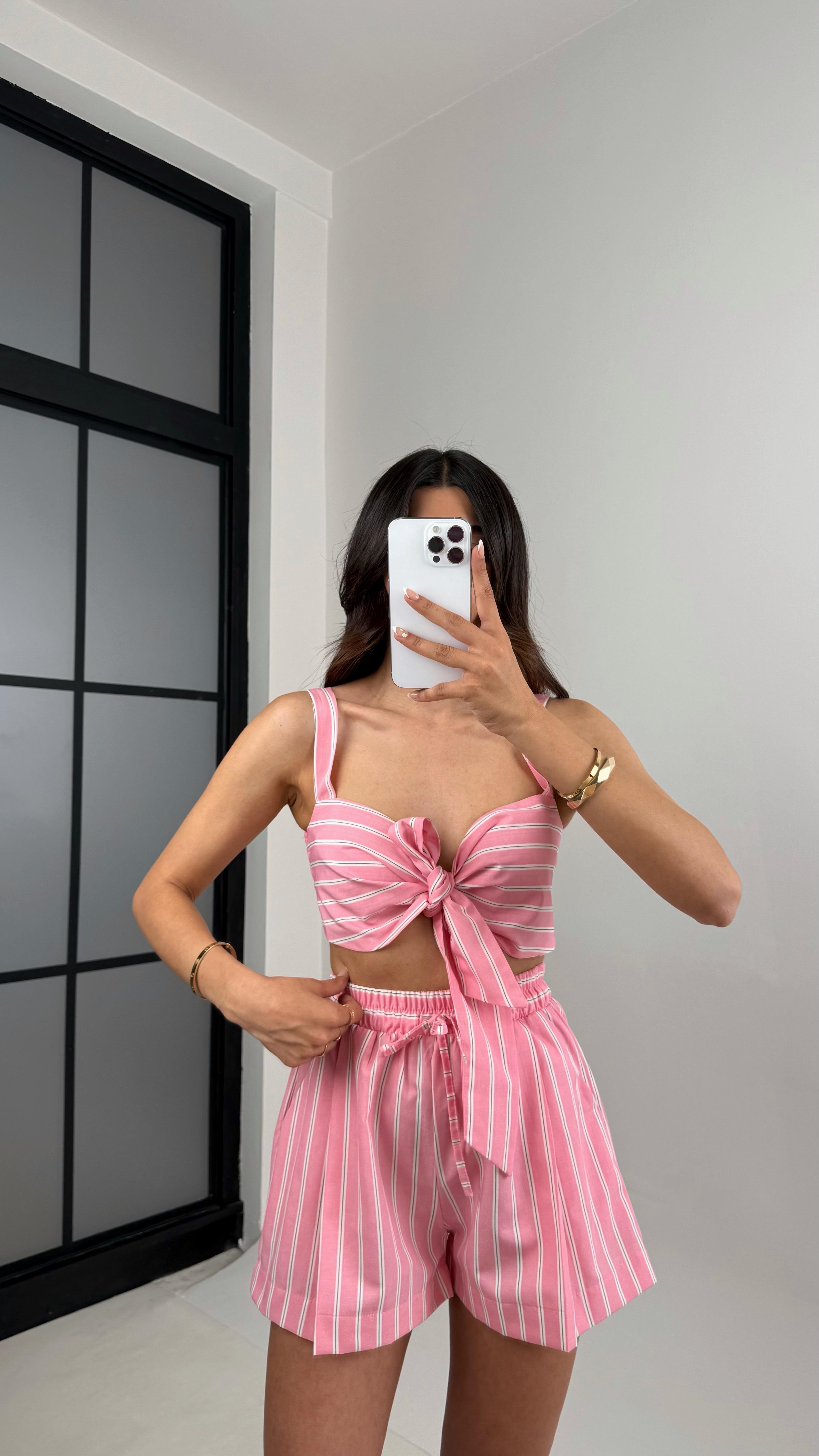 Pembe Çizgili Fiyonk Bağlamalı Crop Beli Lastikli Şort Takım Gaus00527GausTAKIMGU1002237