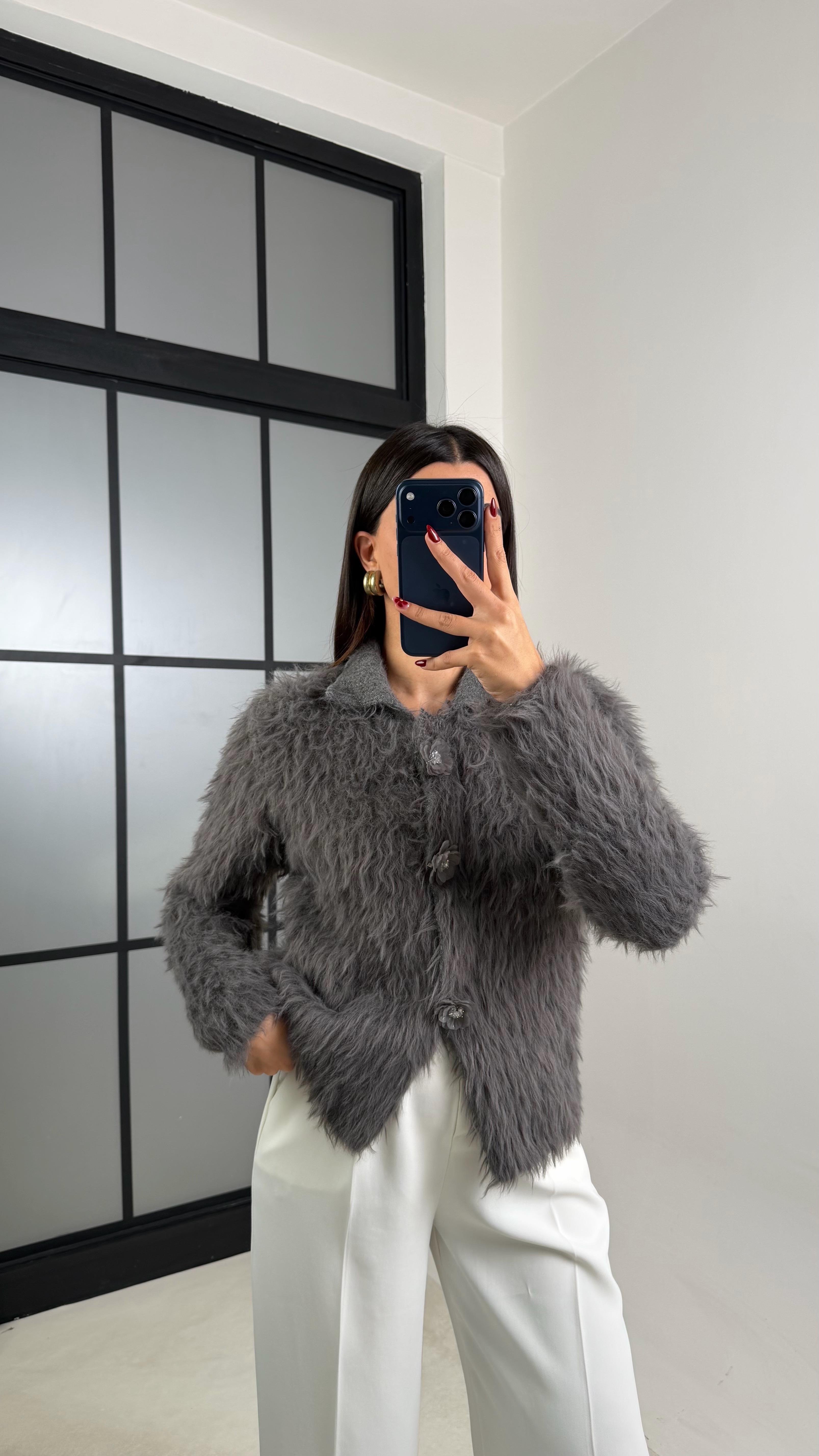 Antrasit Çiçek Düğmeli Sakallı Triko Hırka GAUS-00709GAUS الكارديغان  GAUS-00709