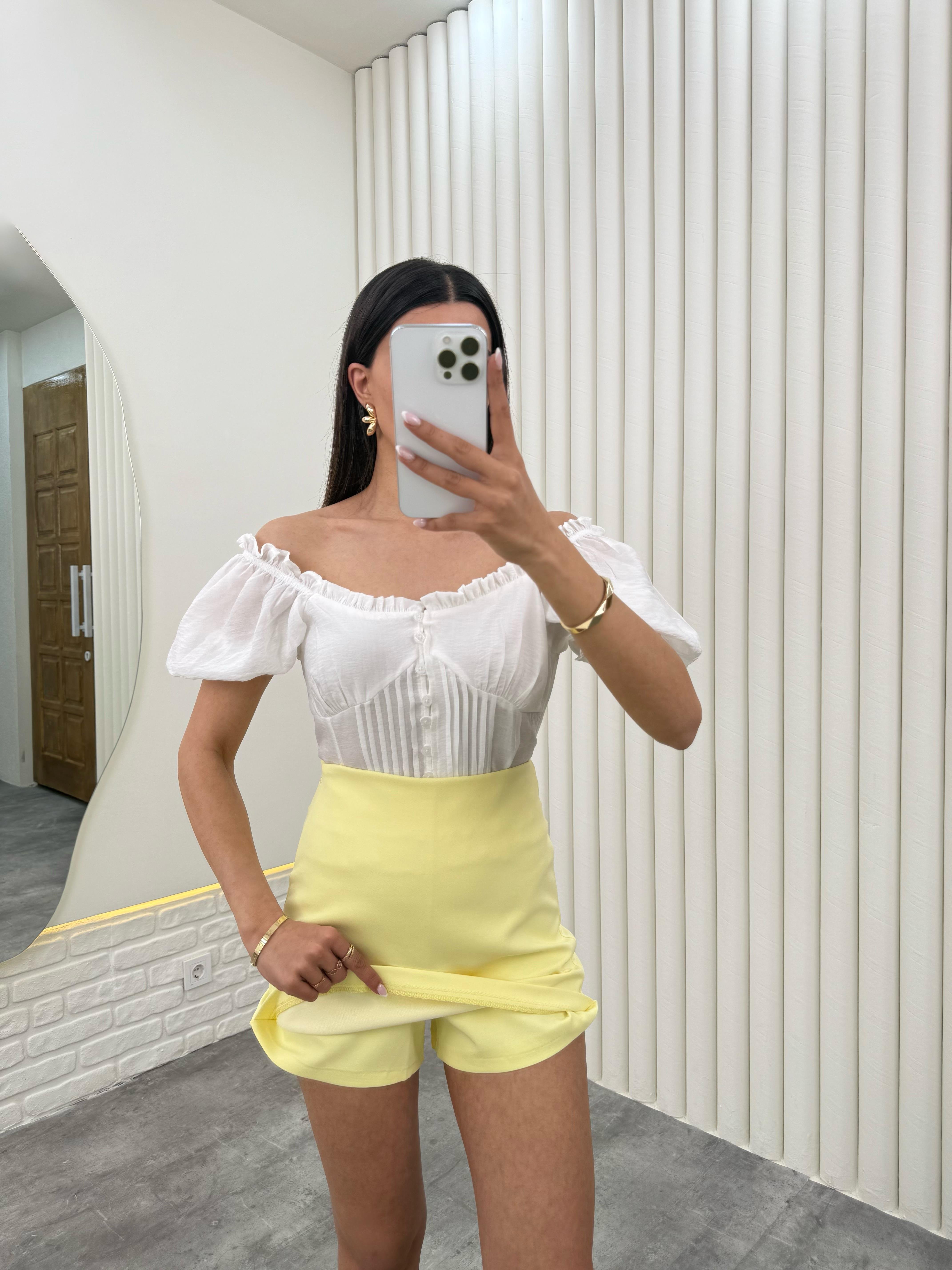 Sarı Arka Cep Detaylı Etekli Şort Gaus00277GausETEKGU1001644