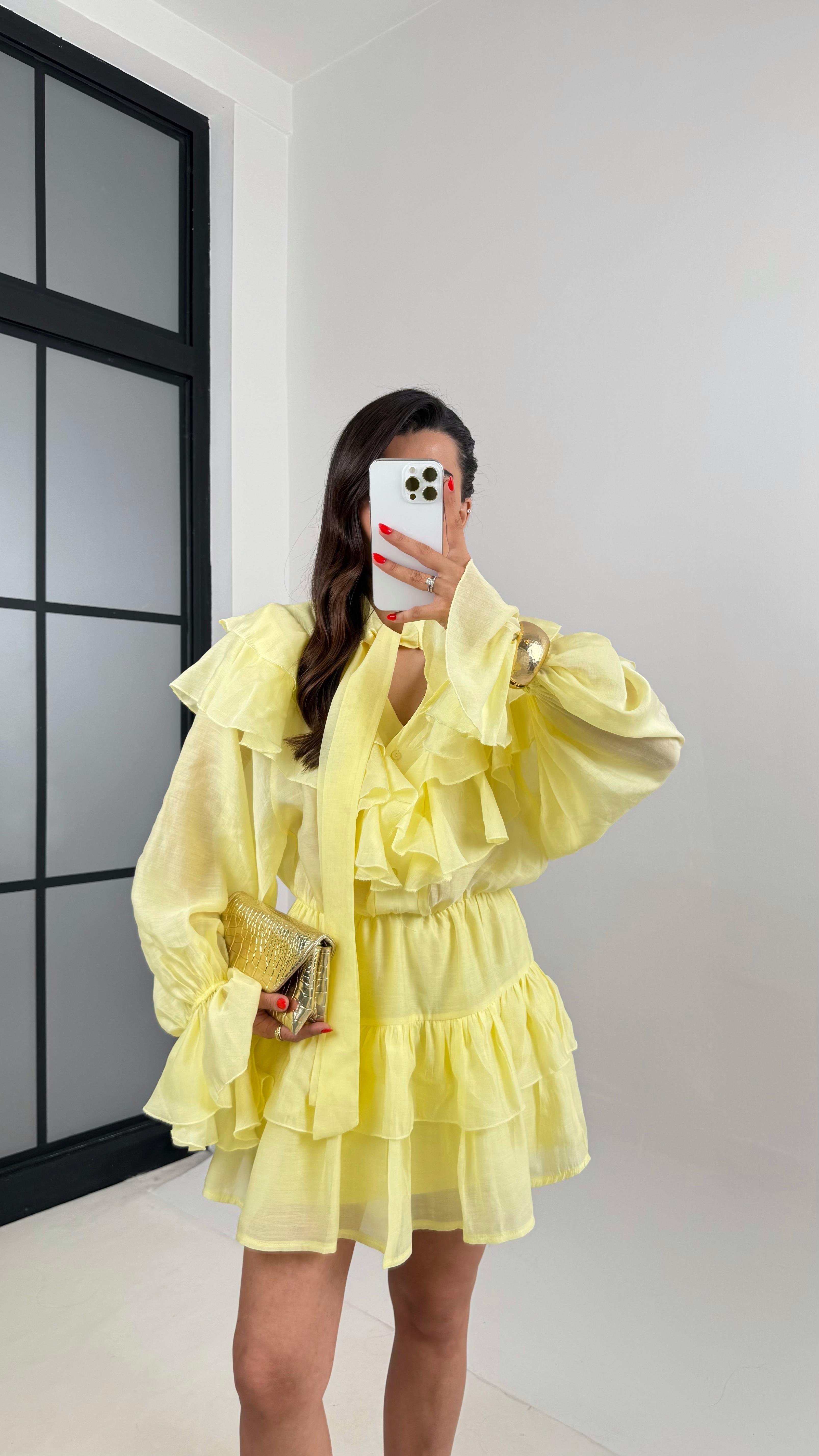 Mimoza Sarı V Yaka Boyundan Bağlamalı Fırfırlı Vual Kumaş Elbise Gaus00419GausELBİSEGU1002065