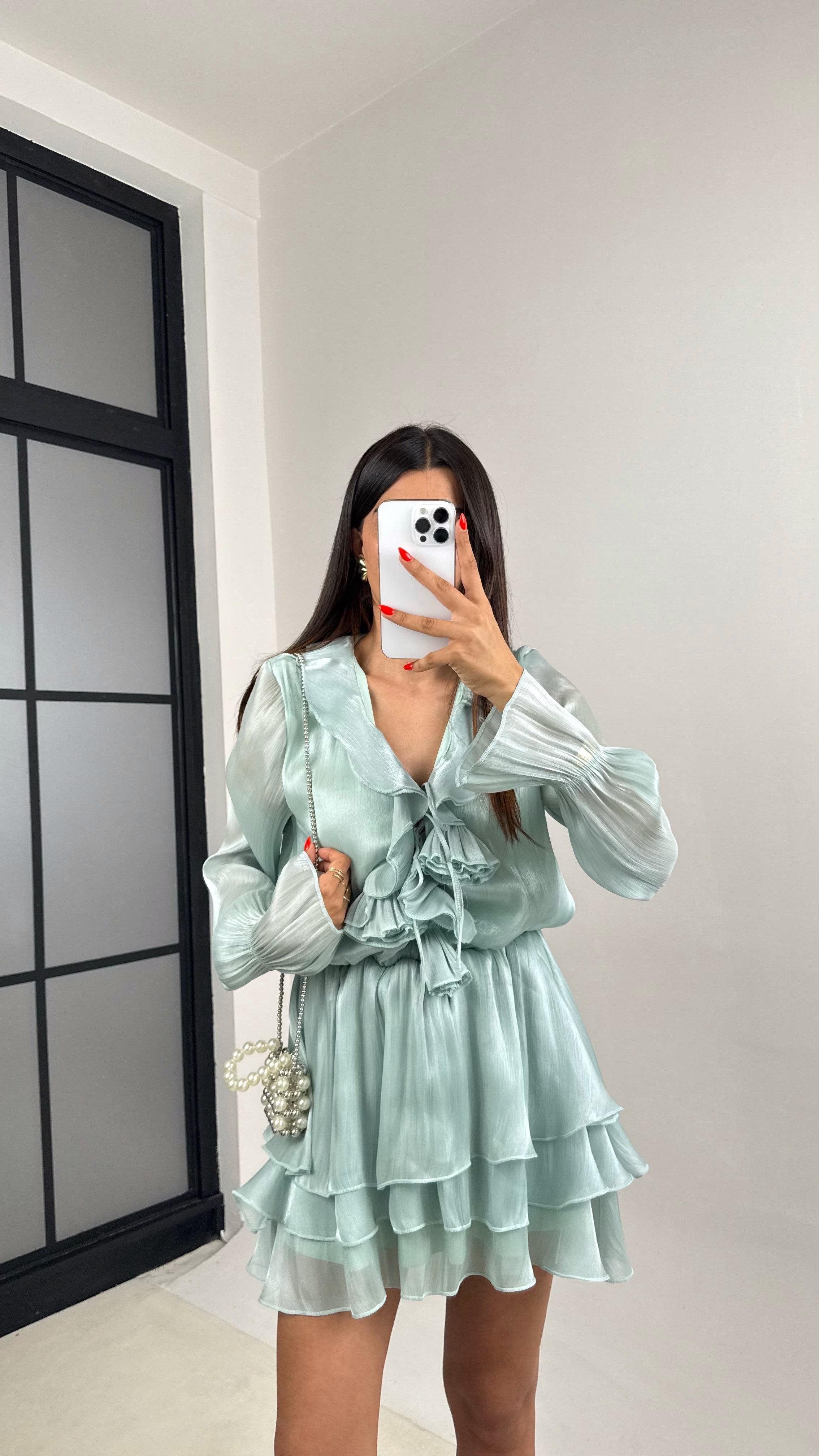 Yeşil Yaka Fırfırlı Bağlama Detaylı Katlı Astarlı Tasarım Parlak Şifon Elbise GAUS-0018GAUSELBİSEGAUS-0018