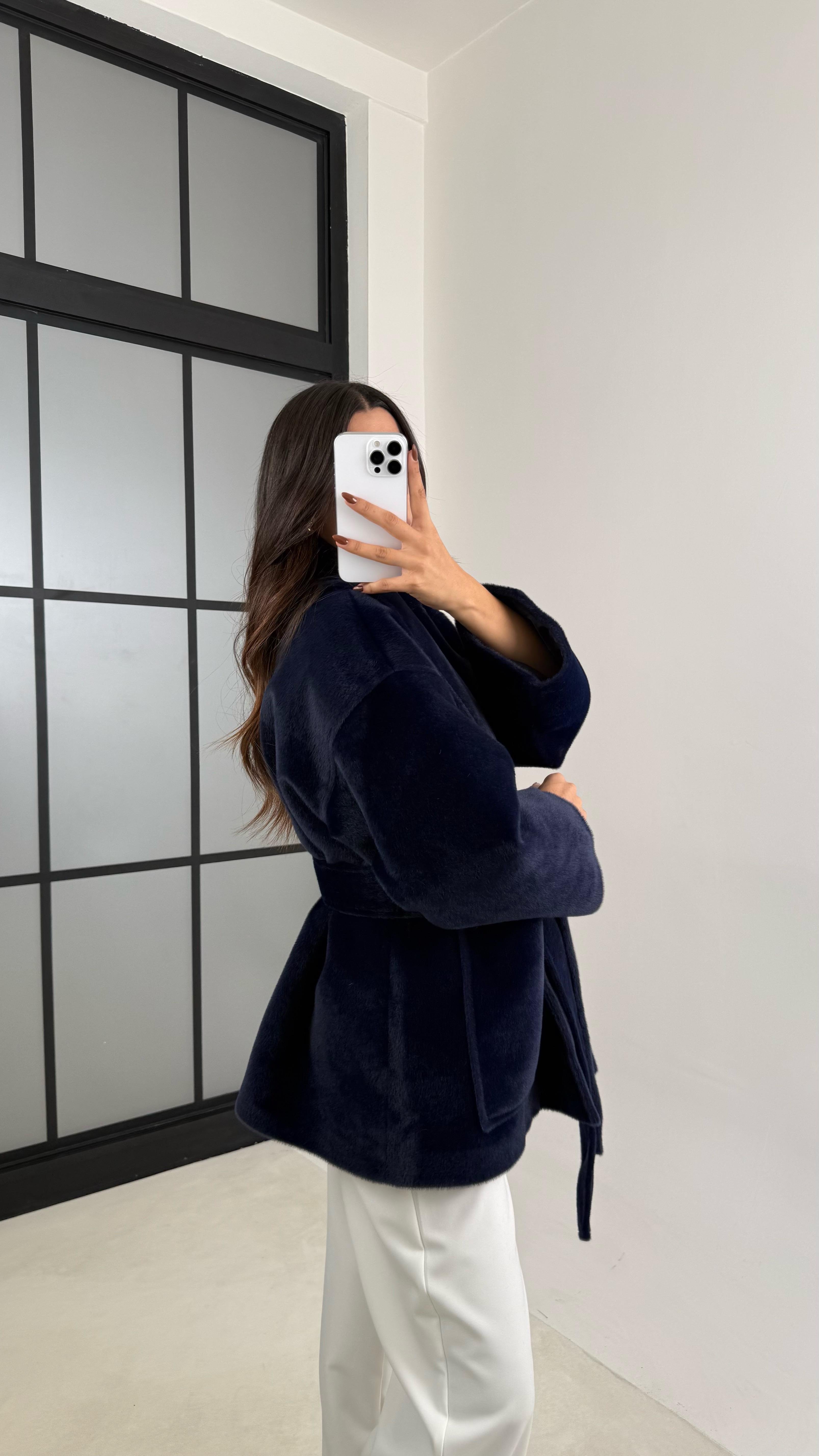 Lacivert Kuşaklı Astarlı Peluş Kaban GAUS-00183GAUS السترات  GAUS-00183