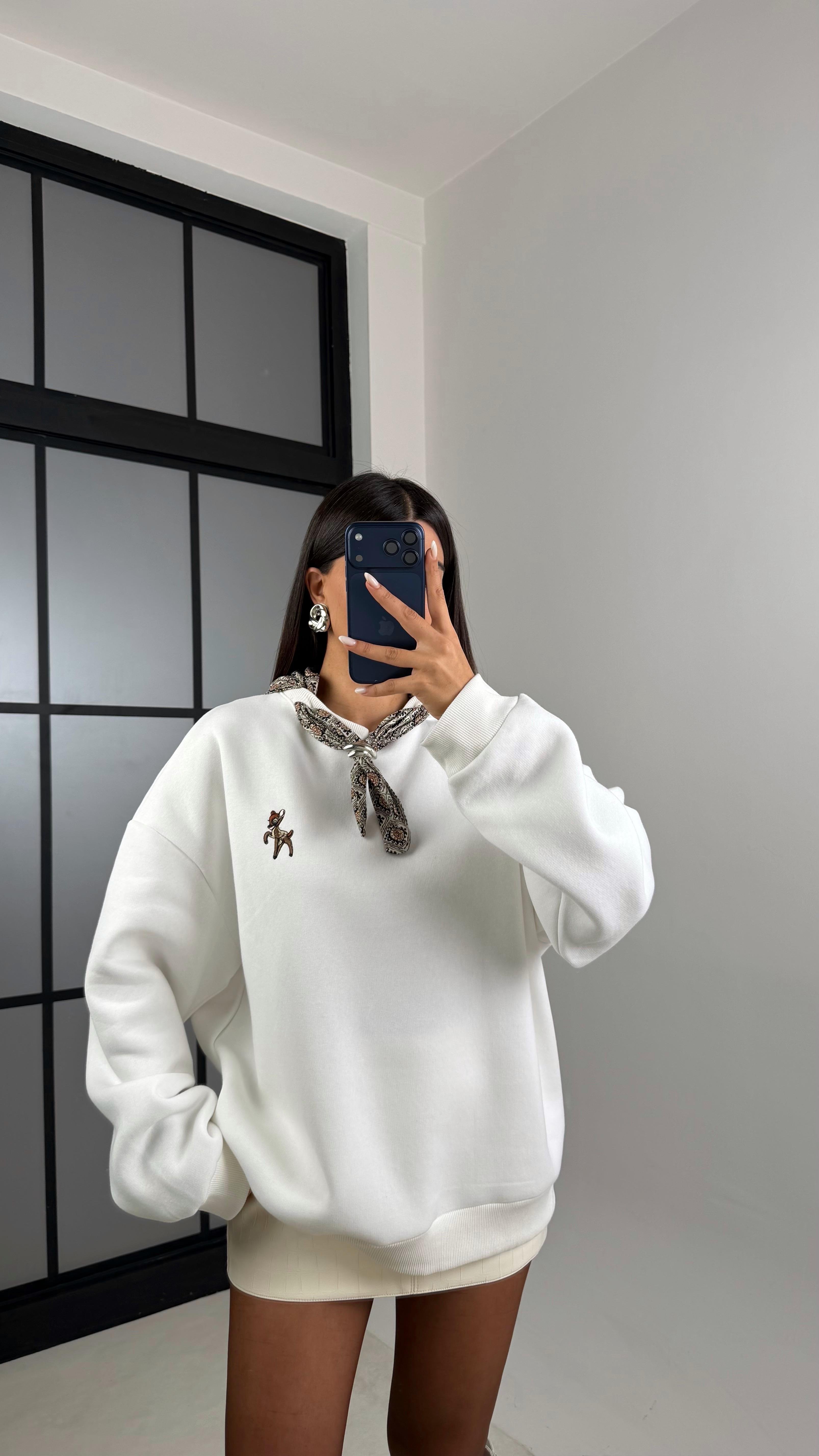 Beyaz Yaka Fular Detaylı Şardonlu Sweatshirt GAUS-00646GAUSSweatshirtGAUS-00646