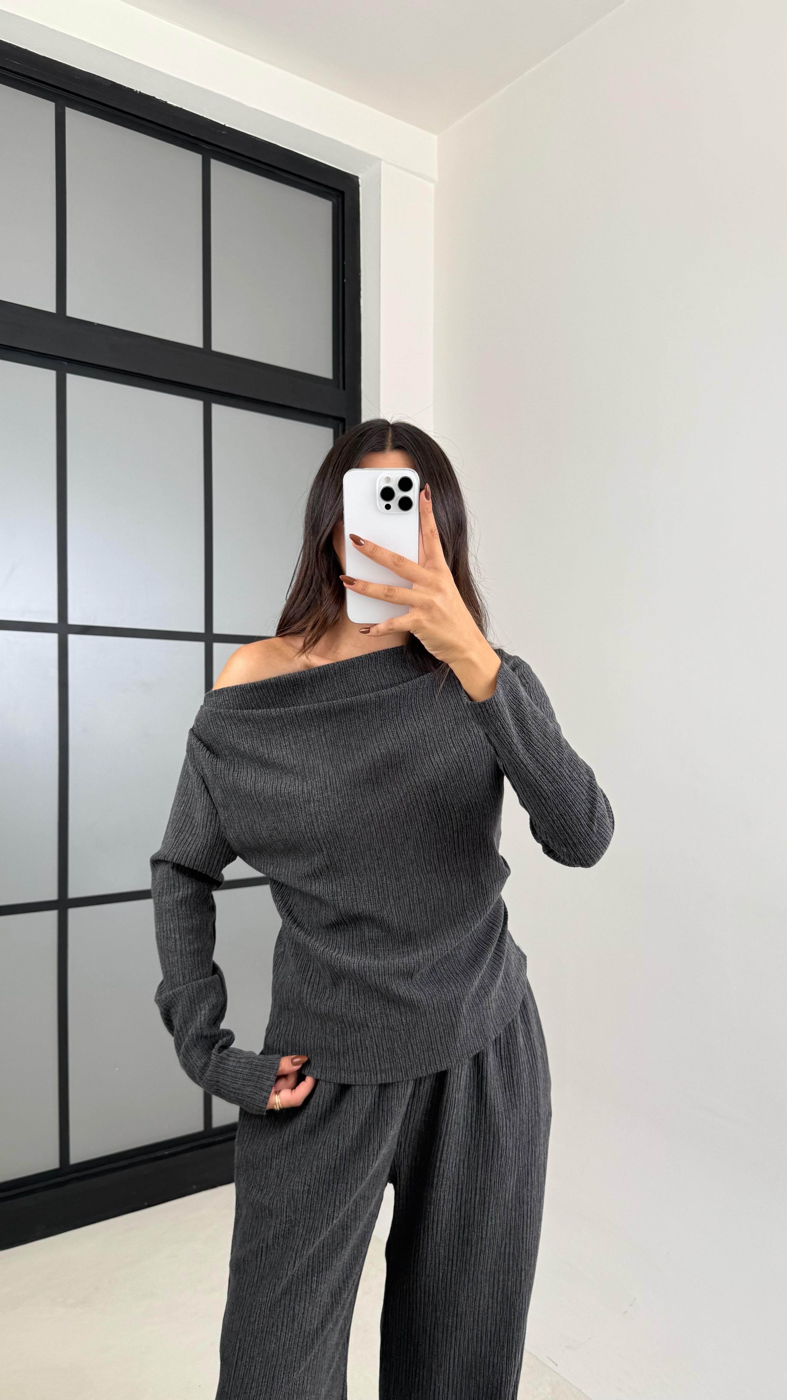 Antrasit Asimetrik Yaka Bluz Beli Lastikli Pantolon İkili Gofre Kumaş Takım GAUS-00170GAUSTAKIMGAUS-00170