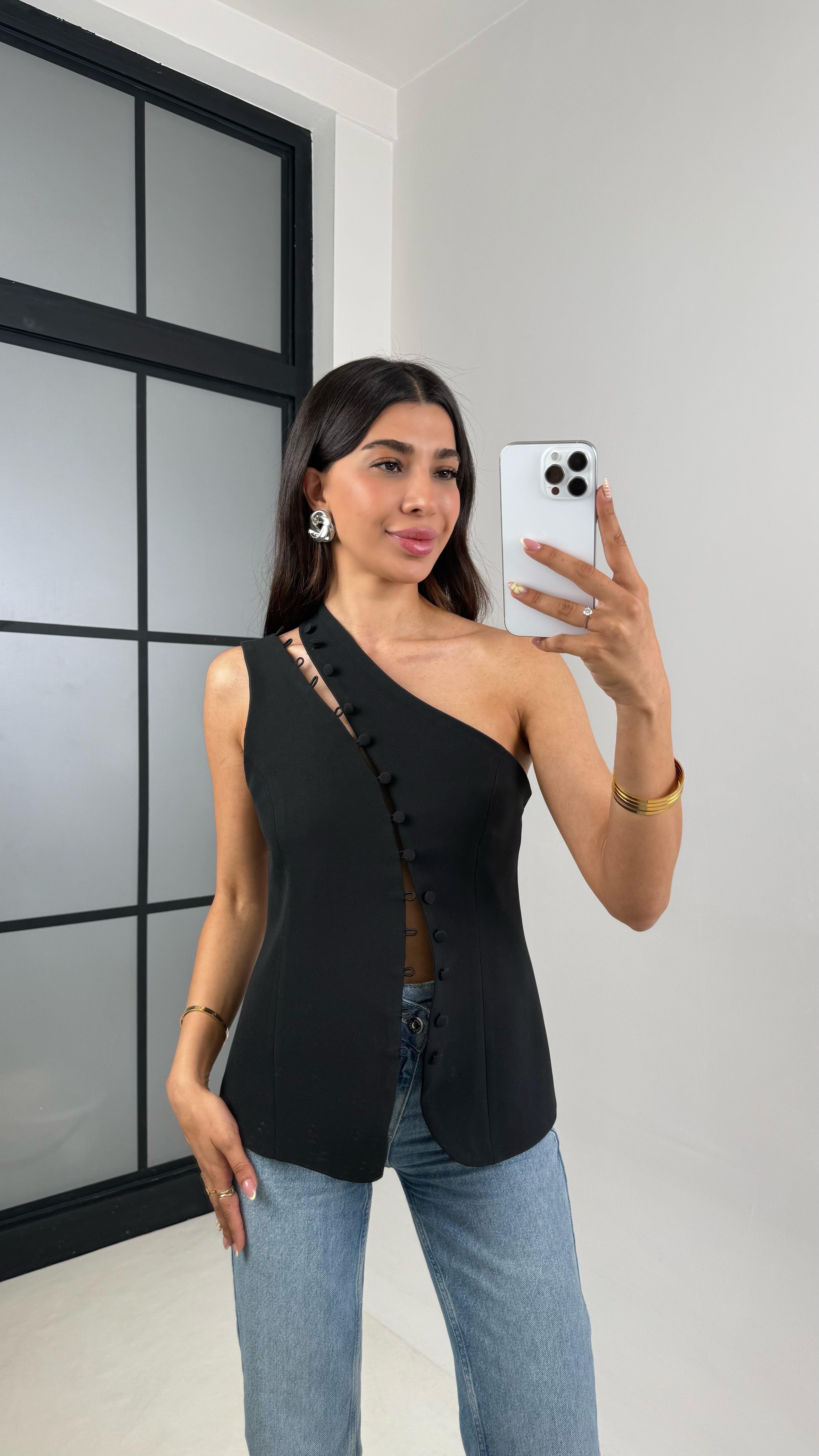 Siyah Düğmeli Asimetrik Yaka Astarlı Yelek Gaus00649Gaus السترات الصوفية GU1002508