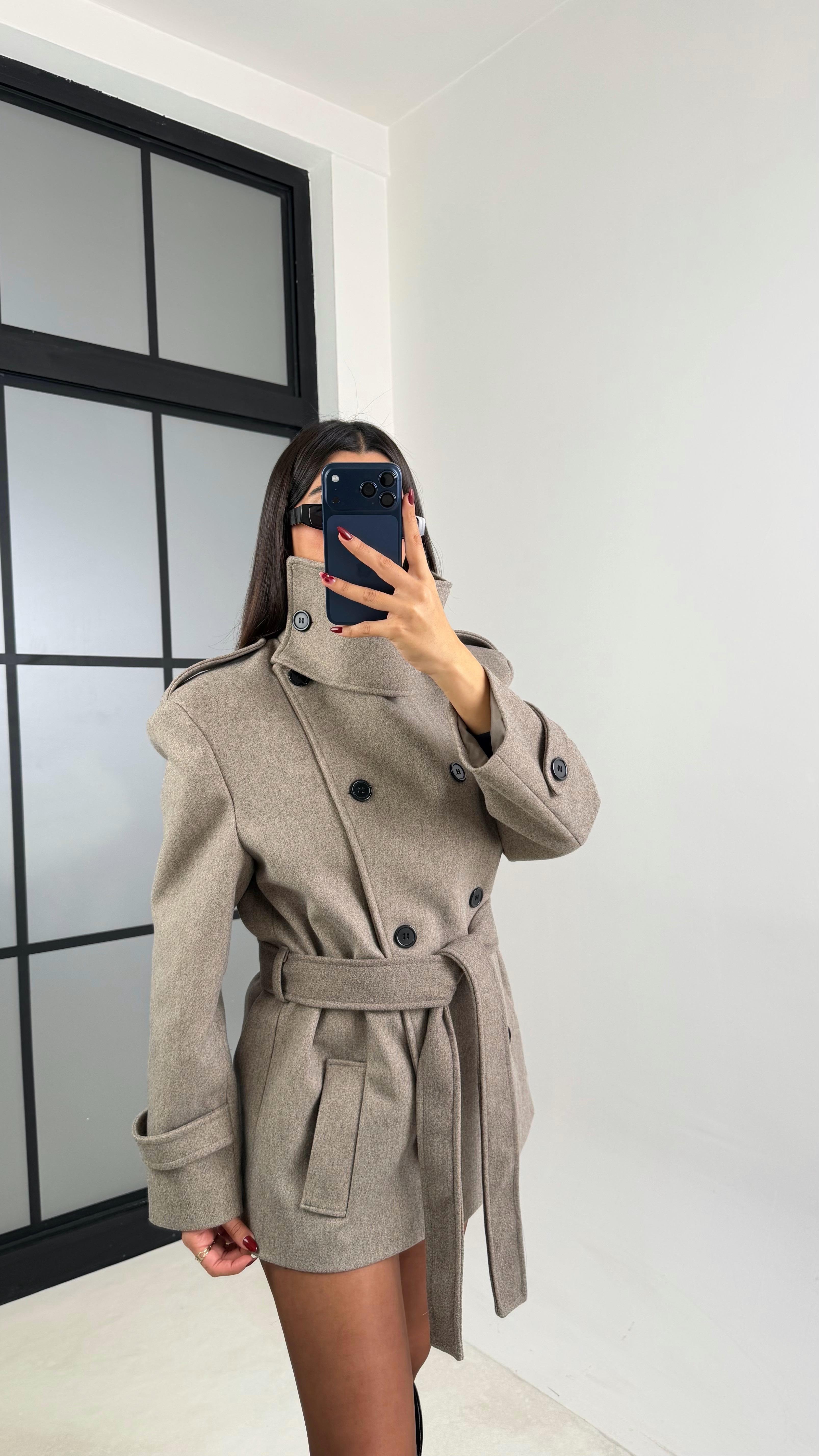 Vizon Dik Yakalı Vatkalı Kuşaklı Kaşe Kaban GAUS-00704GAUS المعاطف GAUS-00704