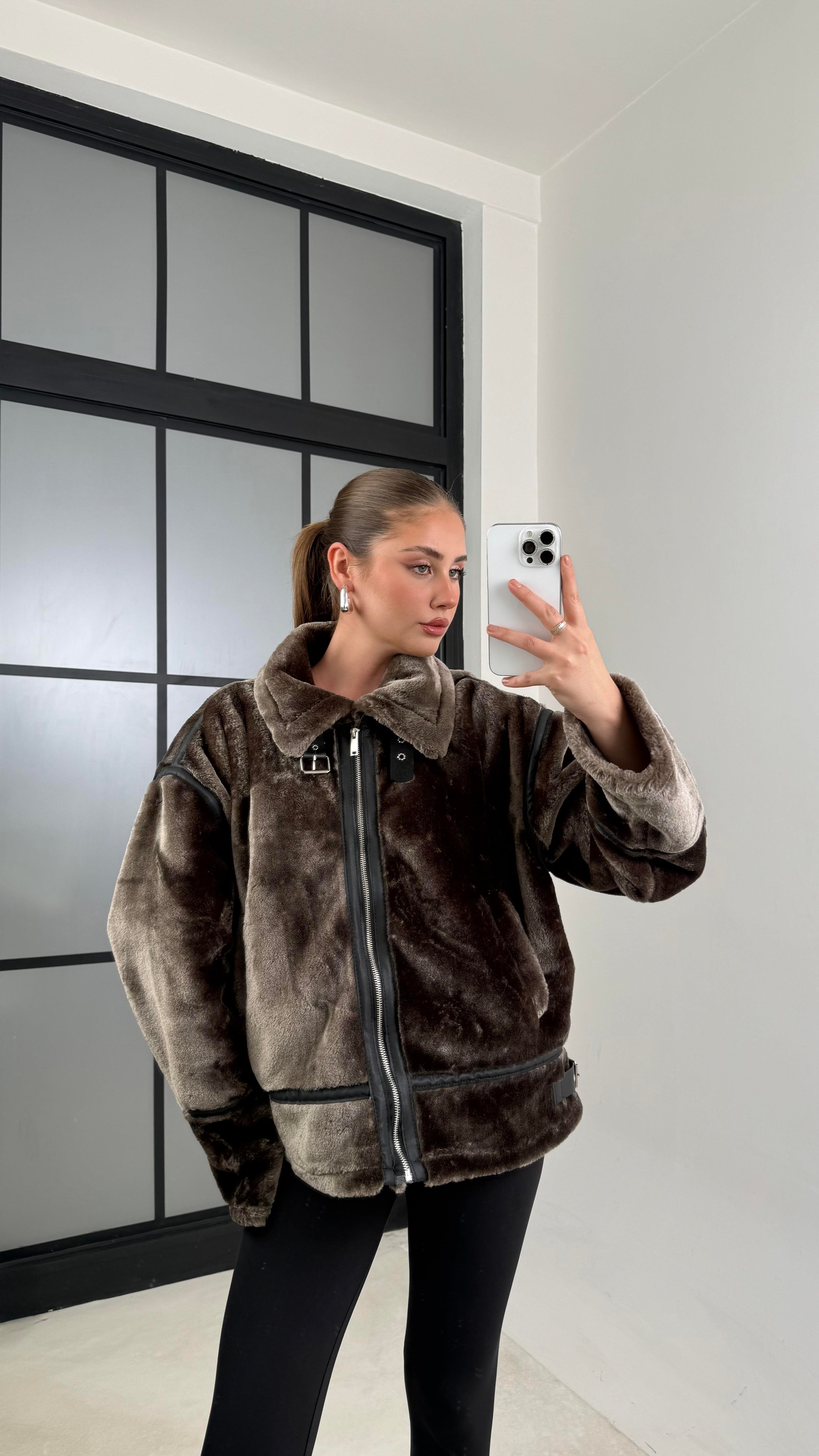 Kahve Tavşan Tüylü Görünümlü Yakalı Kürk Mont GAUS-00614GAUS الجواكيت GAUS-00614