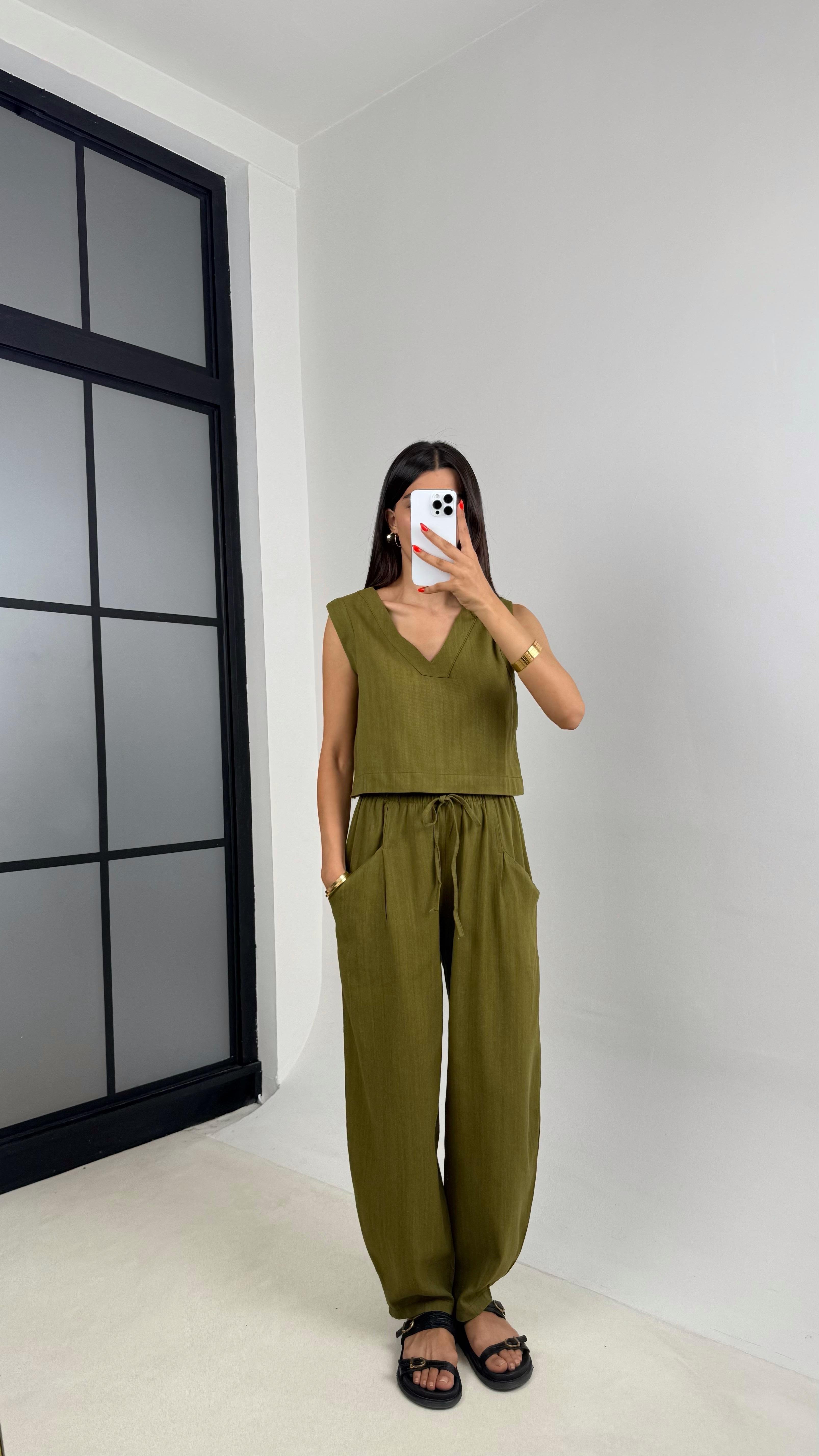 Yeşil V Yaka Bluz Beli Lastikli Balon Pantolon Muadil Keten Takım GAUS-0016GAUSTAKIMGAUS-0016