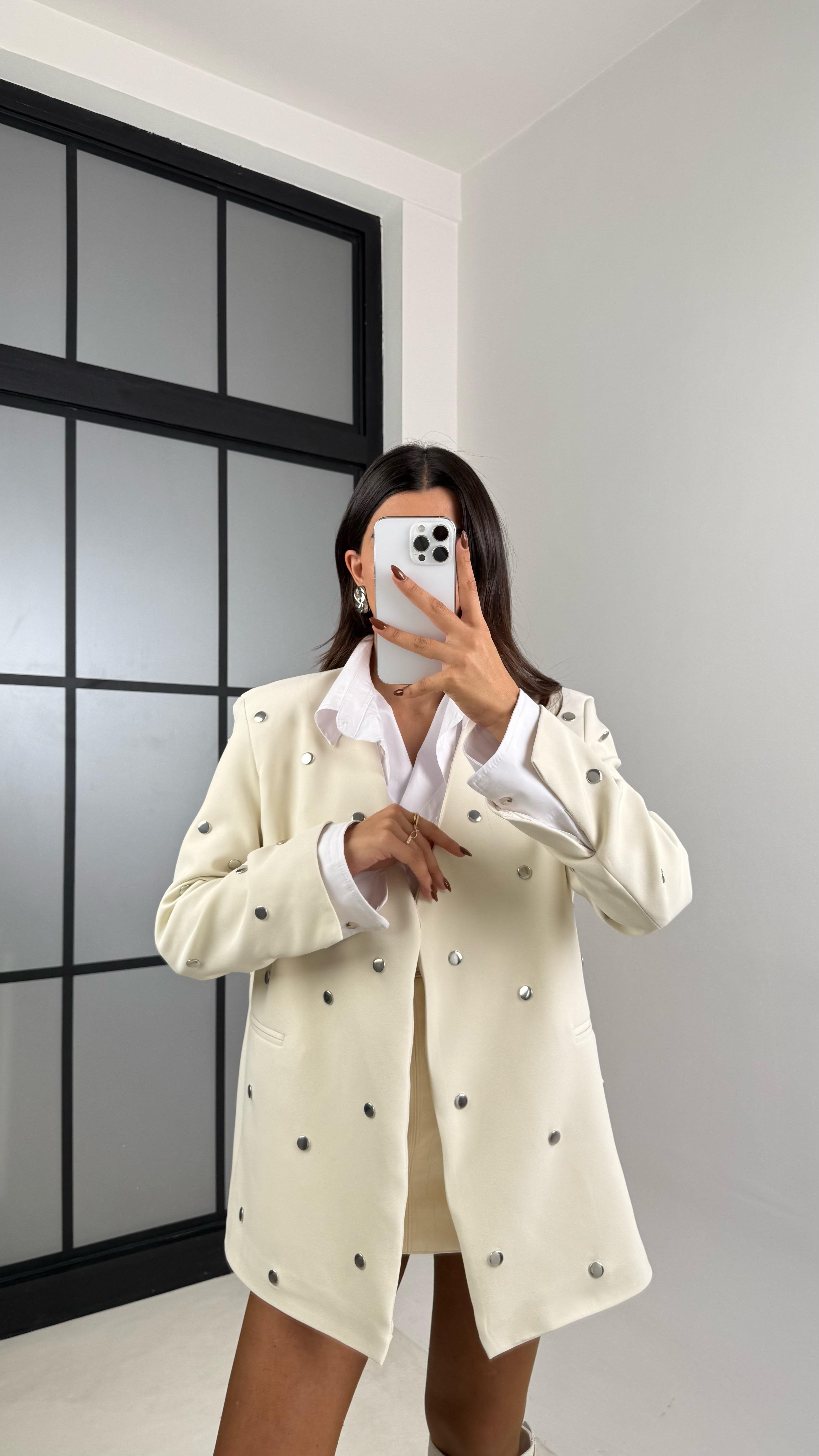 Ekru Zımba Detaylı Astarlı Vatkalı Tasarım Ceket GAUS-00193GAUS السترات  GAUS-00193