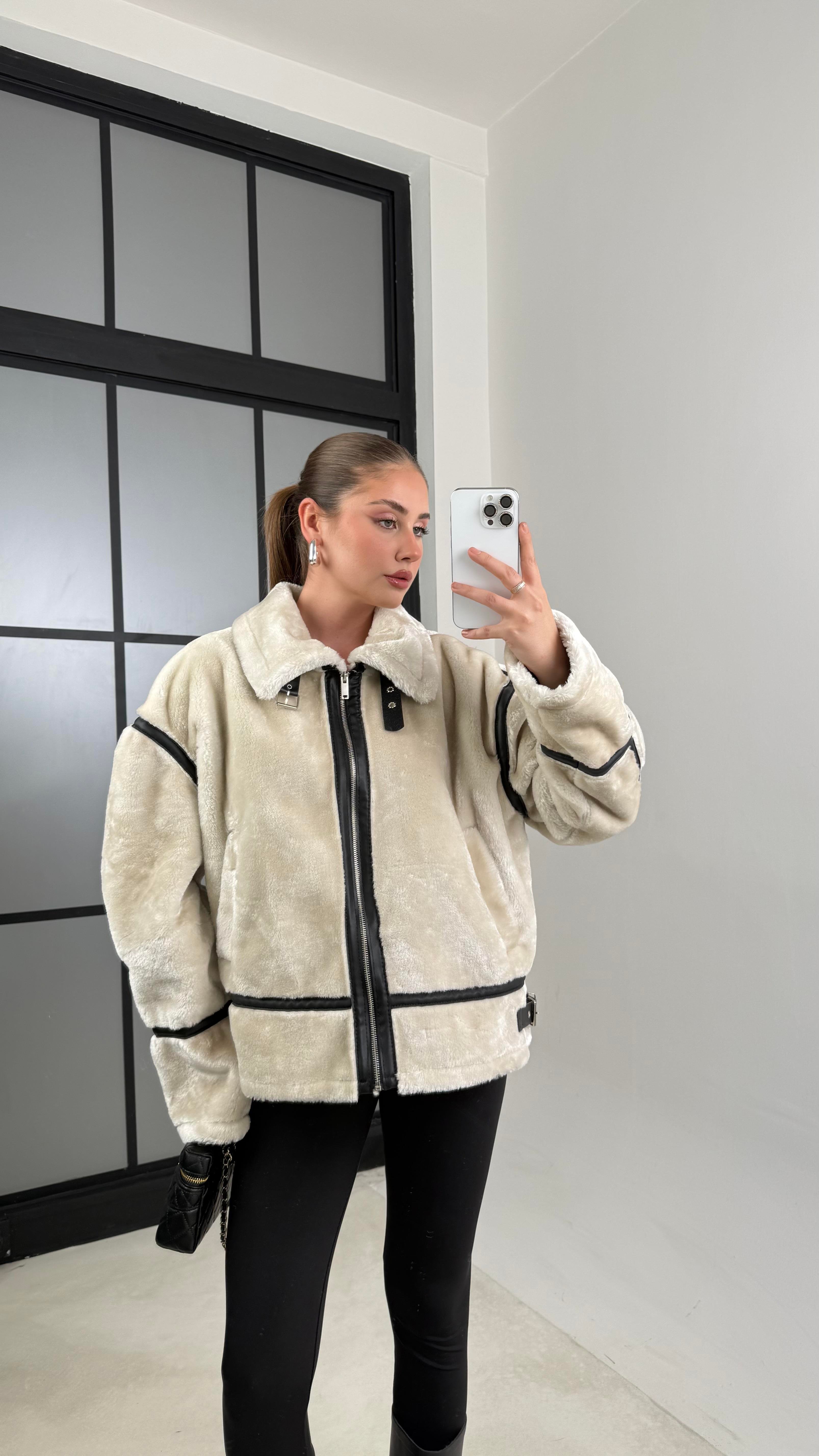 Ekru Tavşan Tüylü Görünümlü Yakalı Kürk Mont GAUS-00614GAUS الجواكيت GAUS-00614