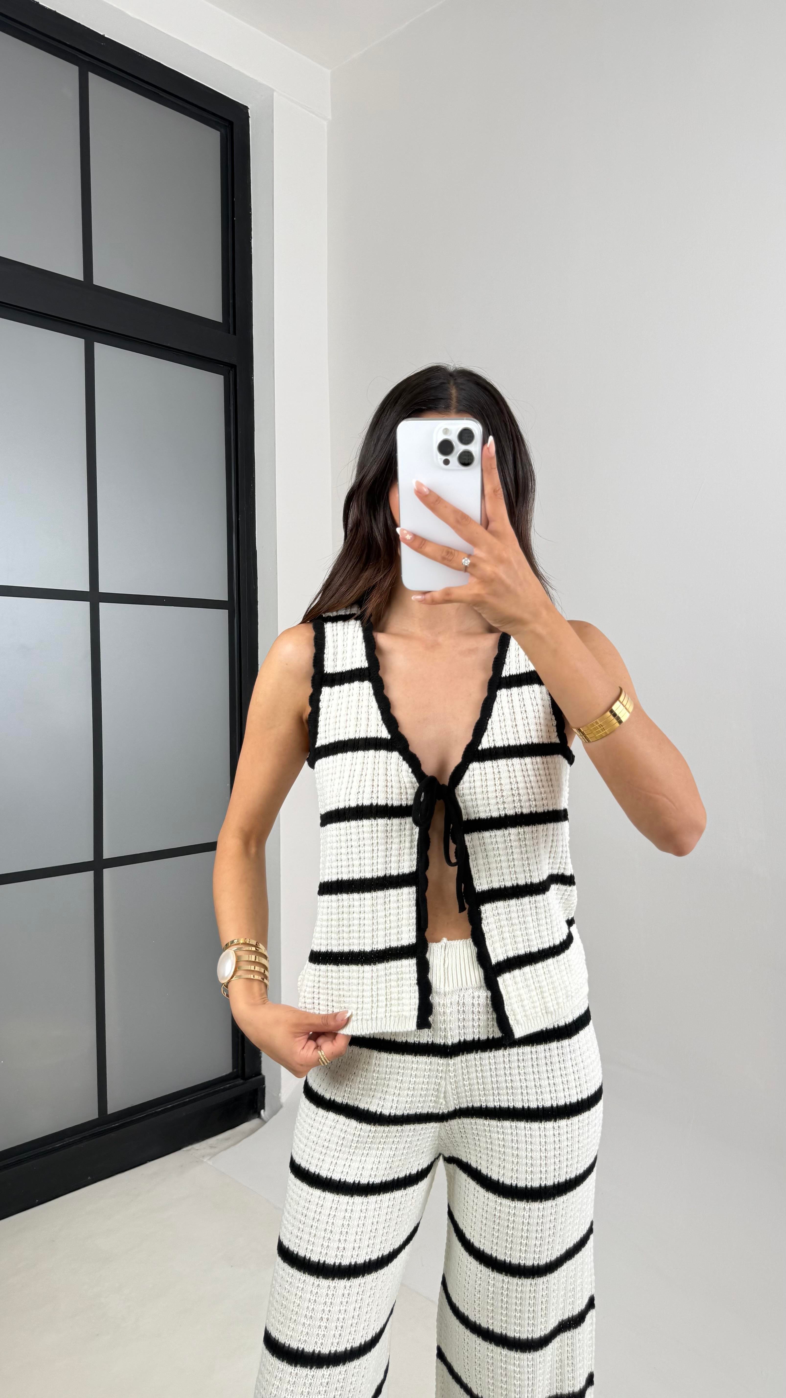 Beyaz Siyah Şeritli Önden Bağlamalı Yelek Beli Lastikli Pantolon Triko Takım Gaus00630GausTAKIMGU1002471