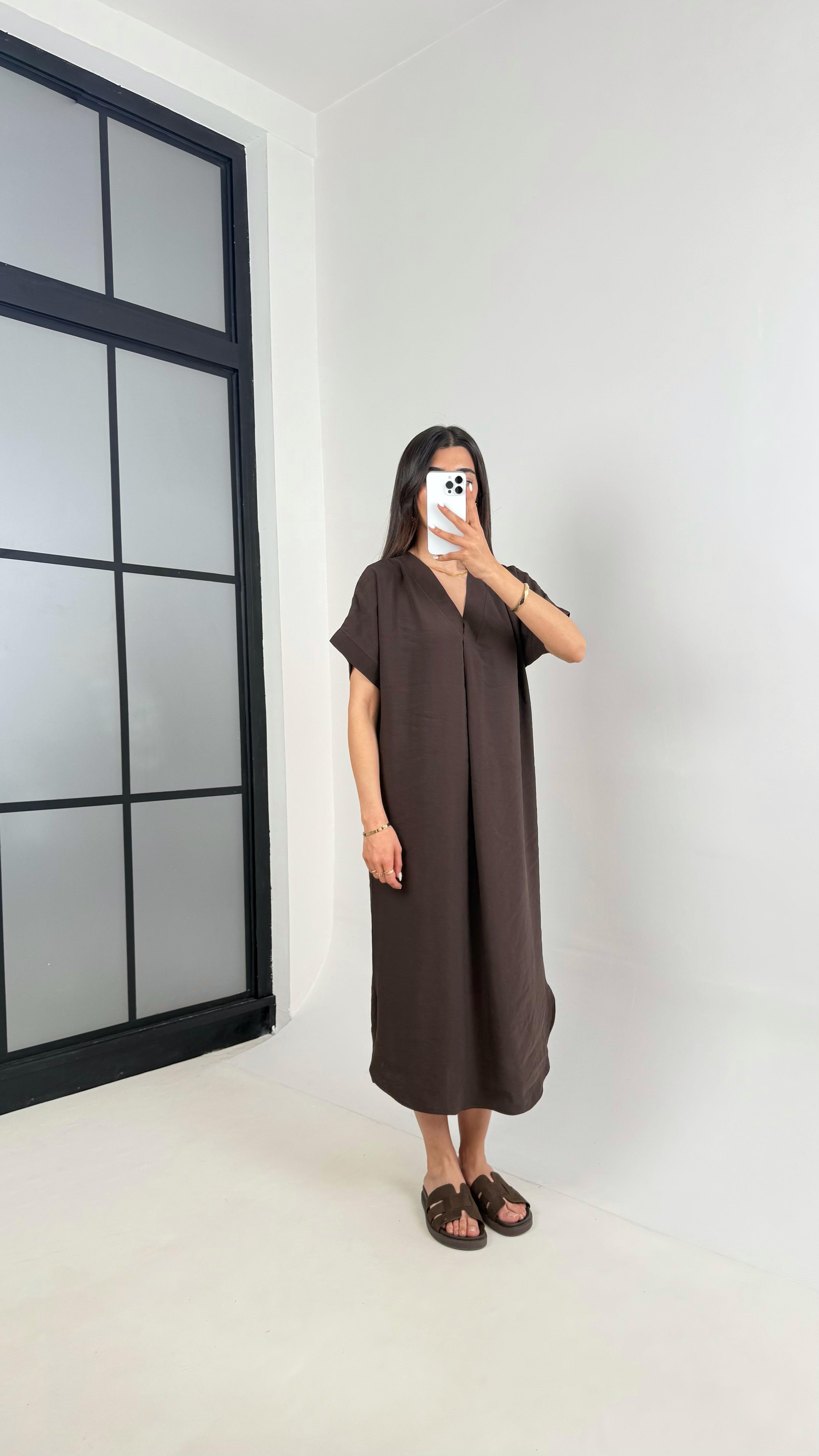 Acı Kahve V Yaka Tensel Kırışık Kumaş Basic Elbise Gaus00436 GausELBİSEGU1002032