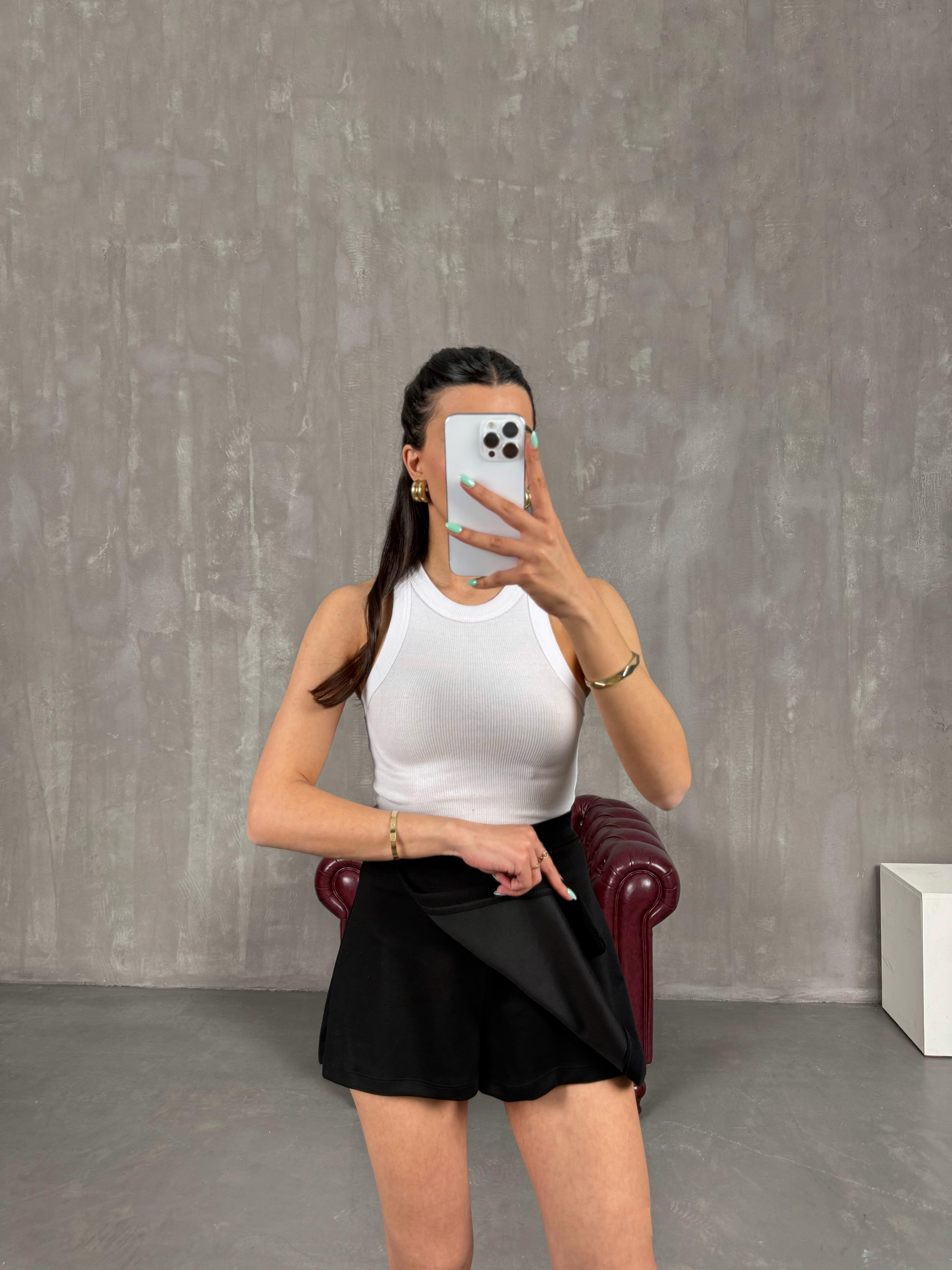 Siyah Etekli Beli Lastikli Model Şort Gaus00245GausŞORTGU1001567