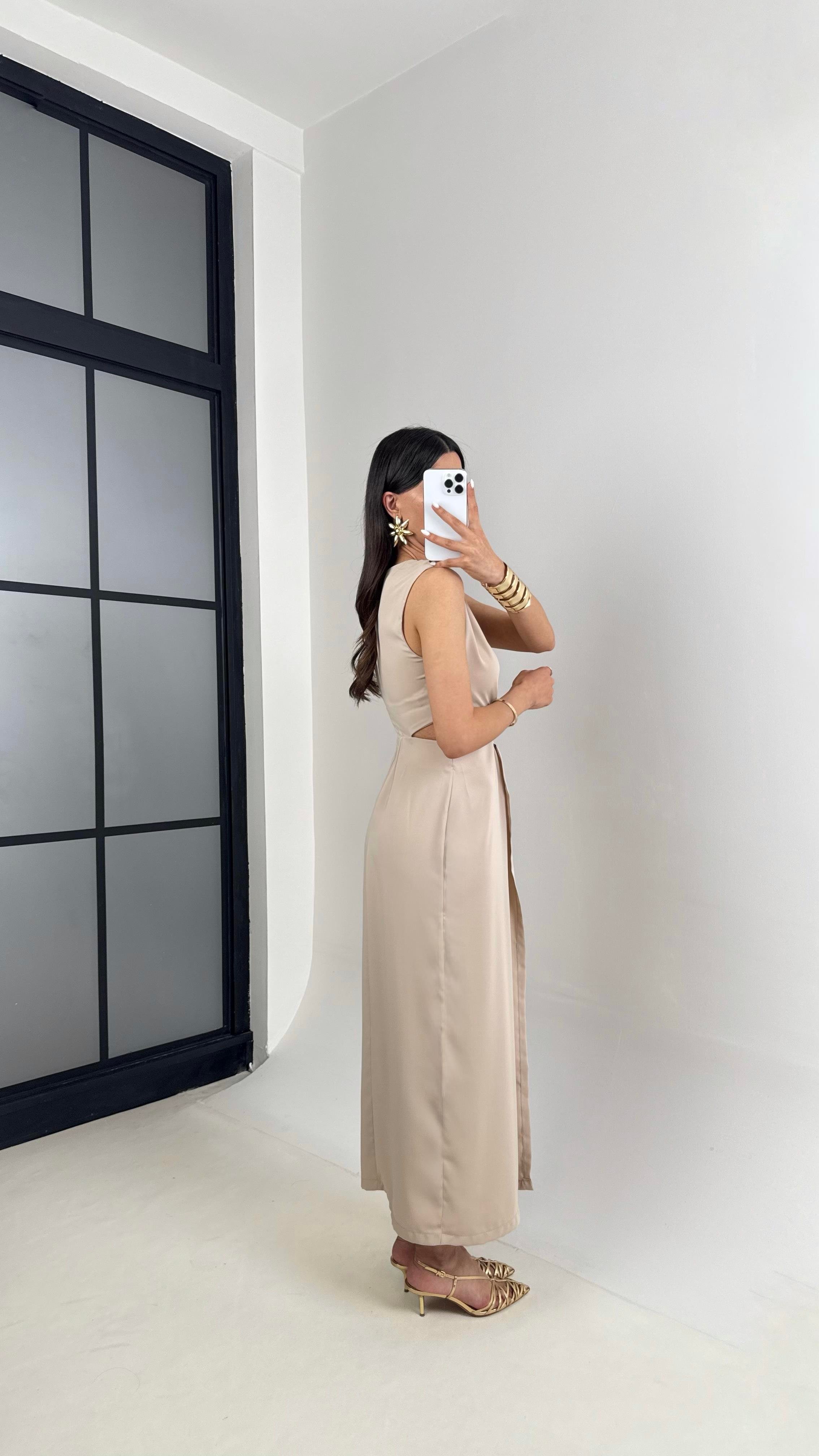 Taş Yan Dekolteli Gold Toka Detaylı Yırtmaçlı Saten Elbise Gaus00434GausELBİSEGU1002009