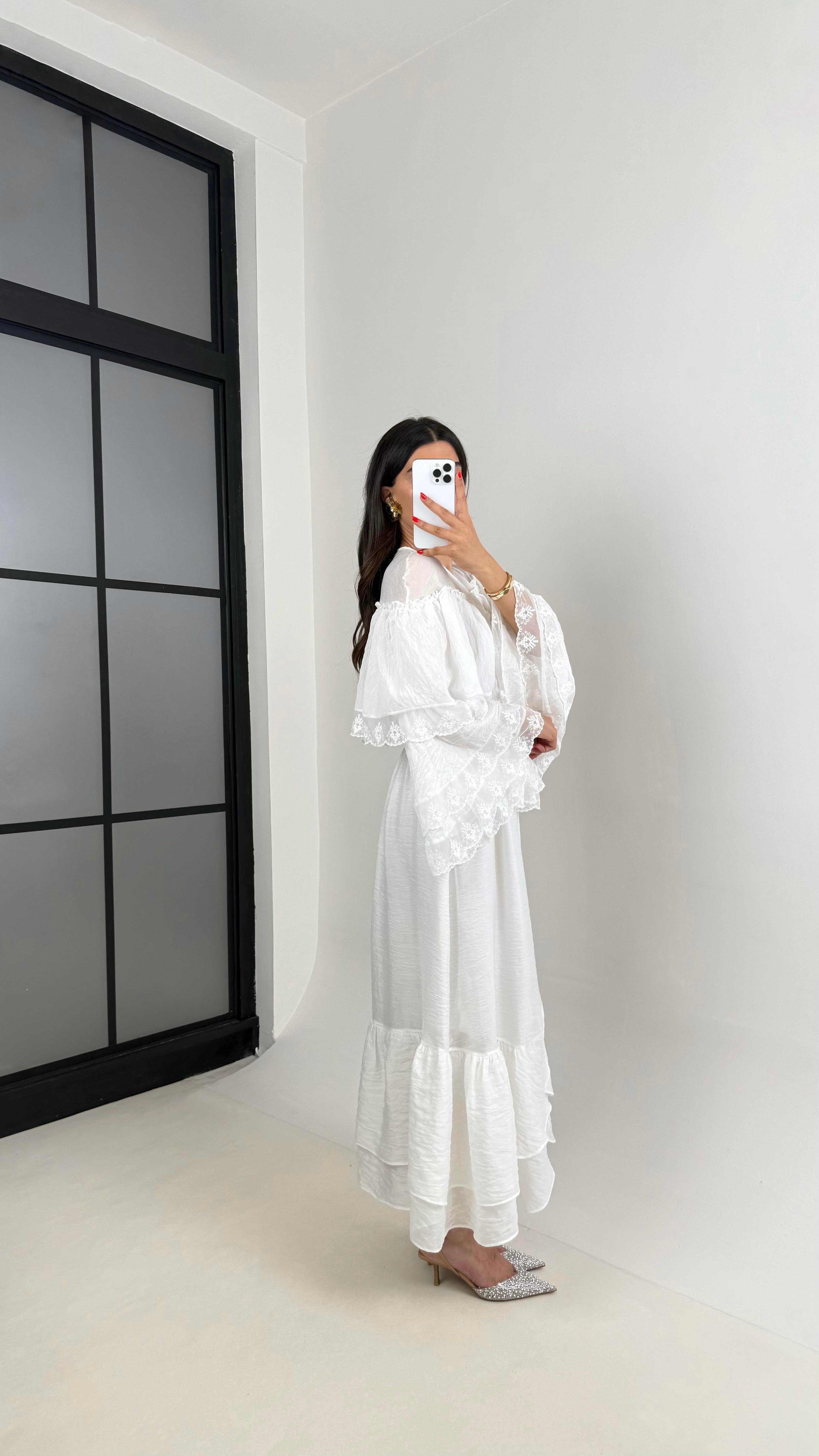 Beyaz Yaka Fırfır Detaylı Pelerinli Yırtmaçlı İthal Kumaş Elbise Gaus00492GausELBİSEGU1002156