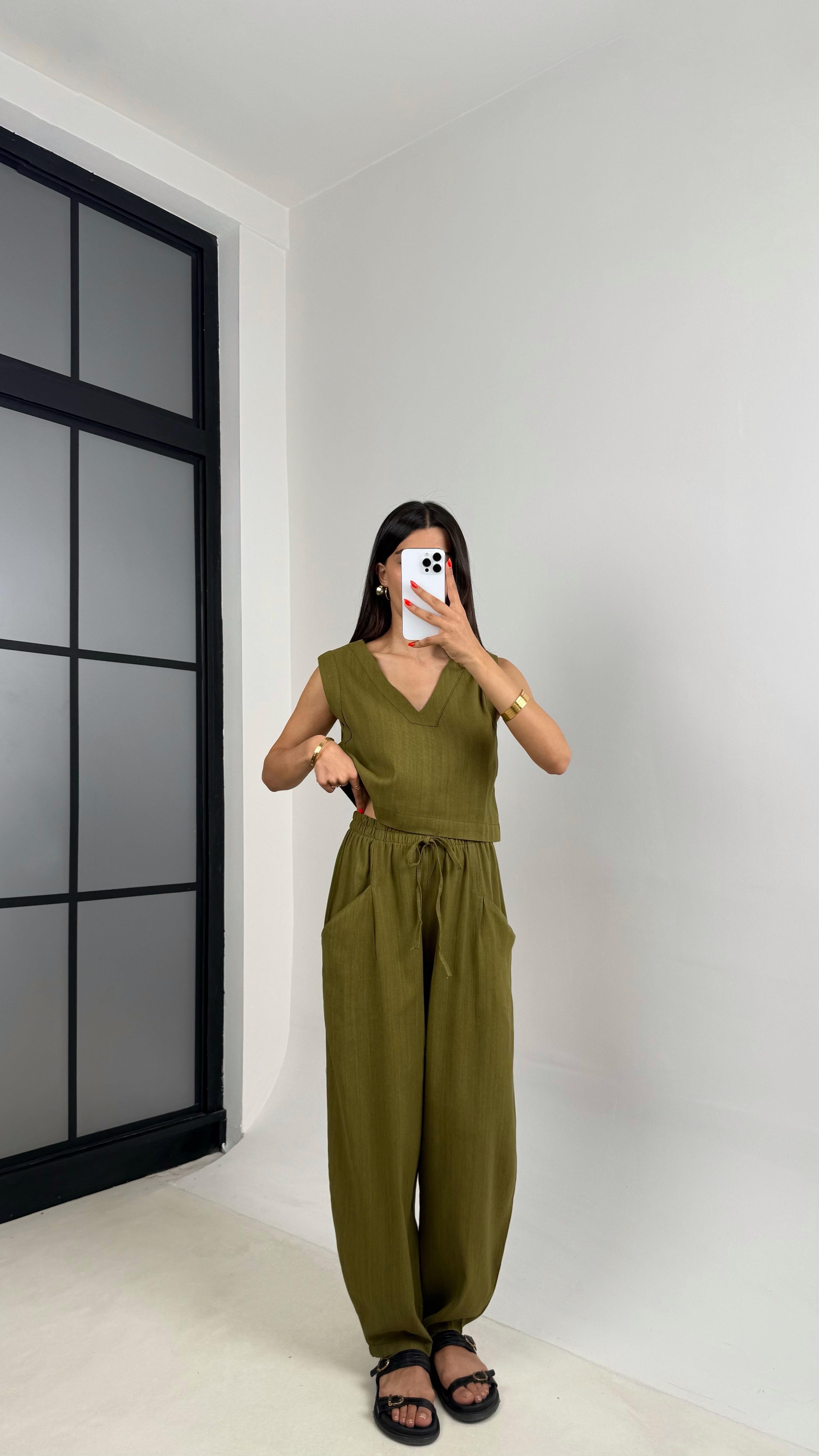 Yeşil V Yaka Bluz Beli Lastikli Balon Pantolon Muadil Keten Takım GAUS-0016GAUSTAKIMGAUS-0016