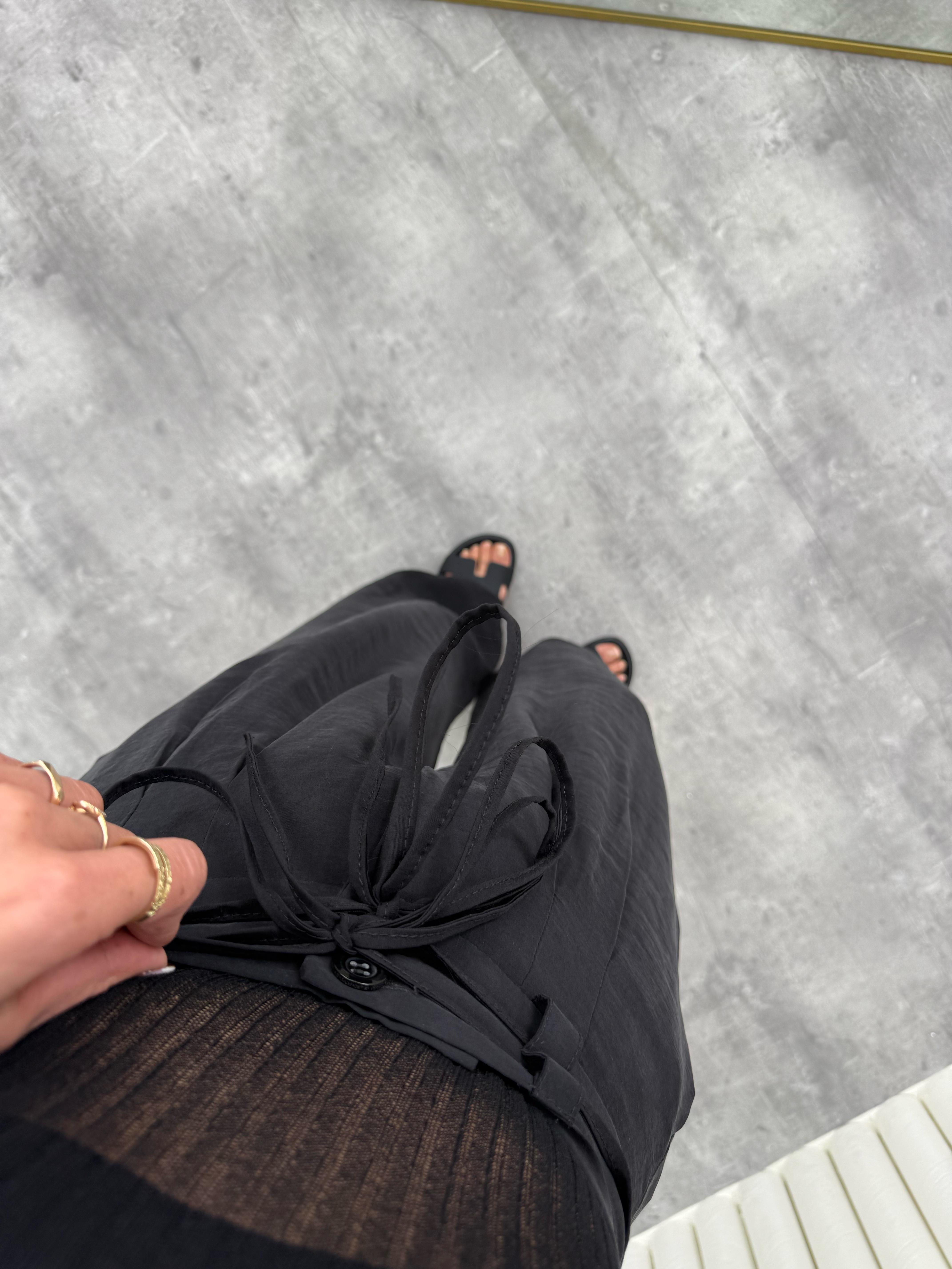 Siyah Kuşaklı Tensel Kırışık Kumaş Palazzo Pantolon Gaus00302GausPANTOLONGU1001694