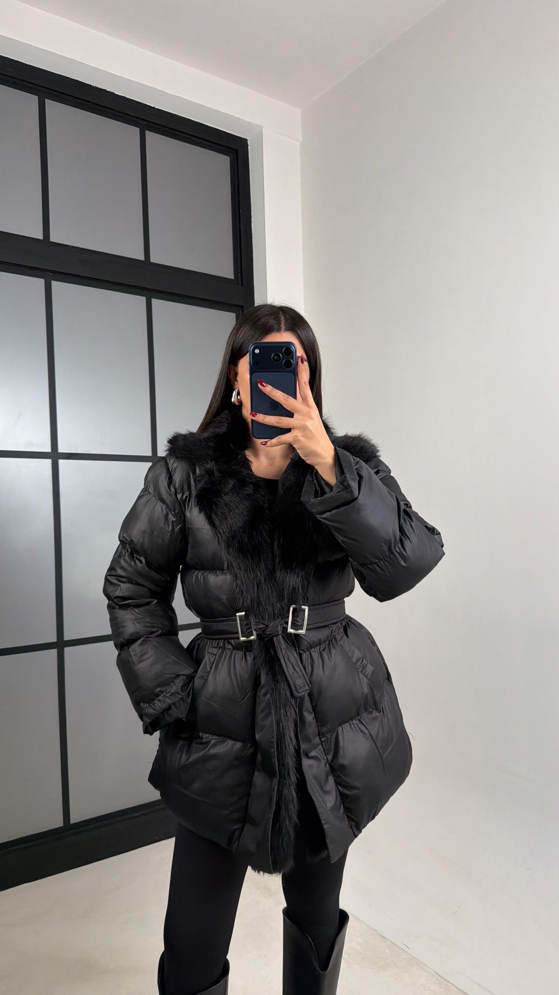 Siyah Yaka Kürk Detaylı Kuşaklı Şişme Mont GAUS-00563GAUS الجواكيت GAUS-00563