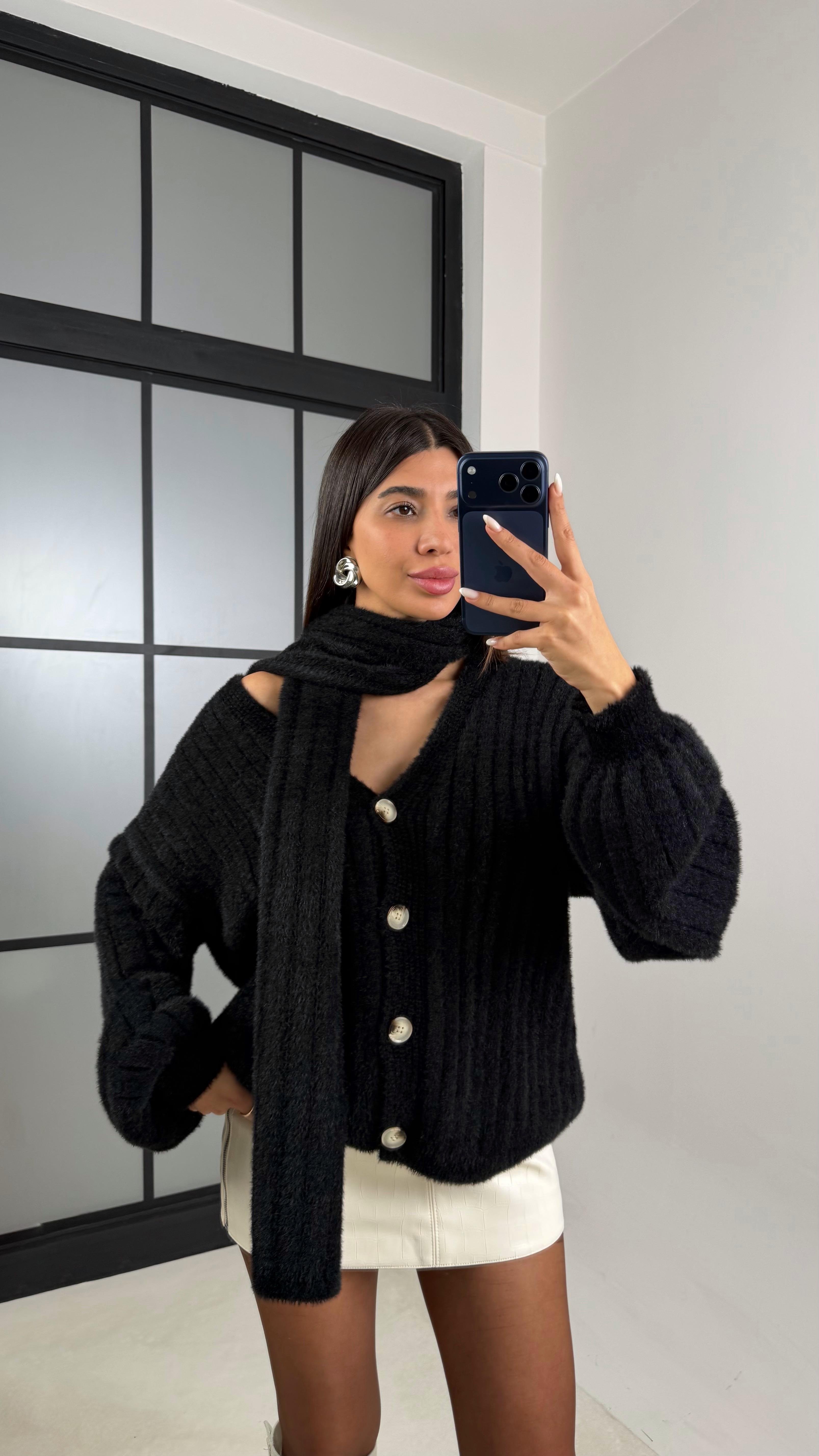 Siyah Şal Detaylı Yumuşak Dokulu Triko Hırka GAUS-00650GAUS الكارديغان  GAUS-00650