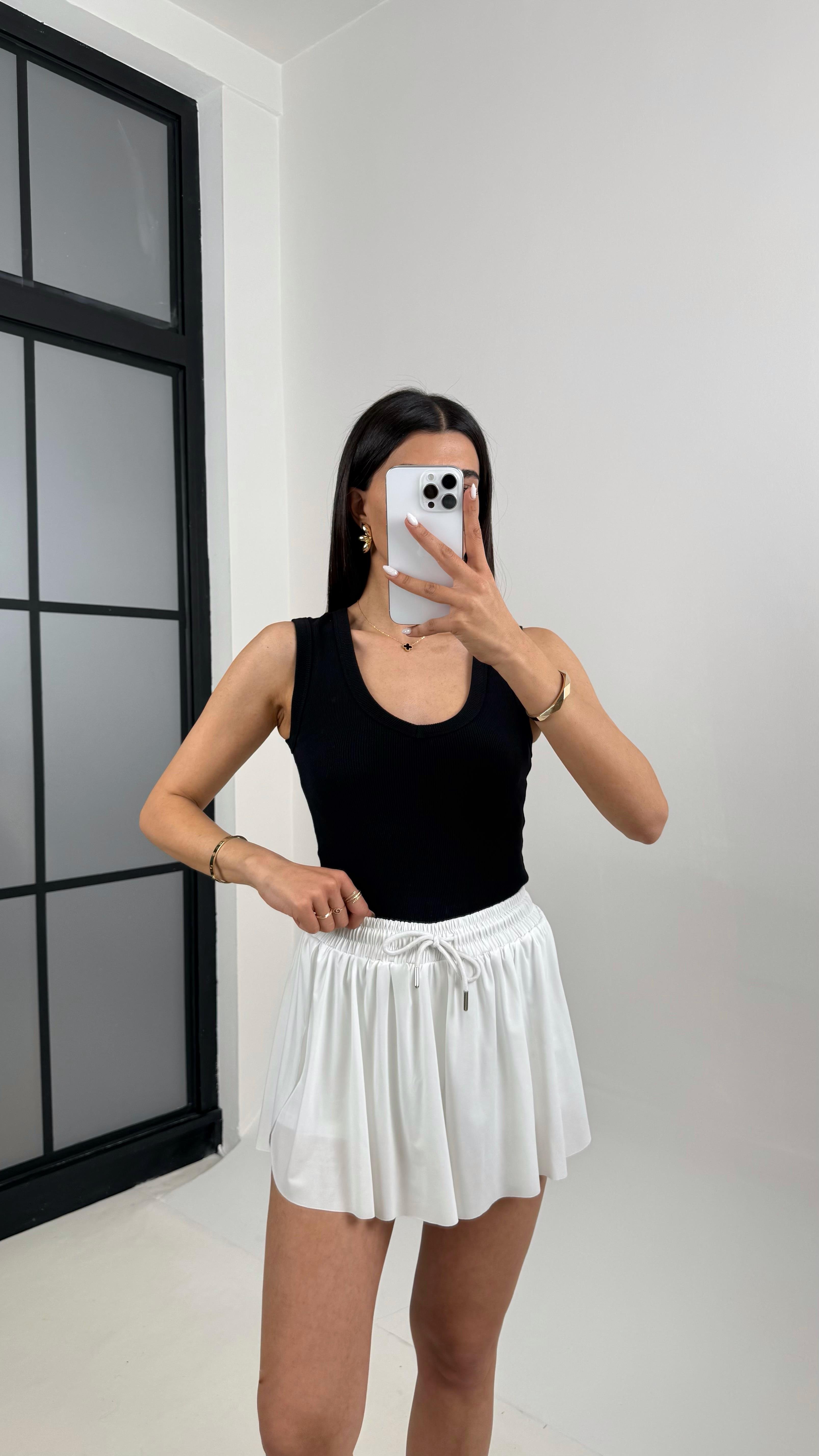 Beyaz Yan Yırtmaçlı Beli Lastikli Basic Şort Gaus00371GausŞORTGU1001865