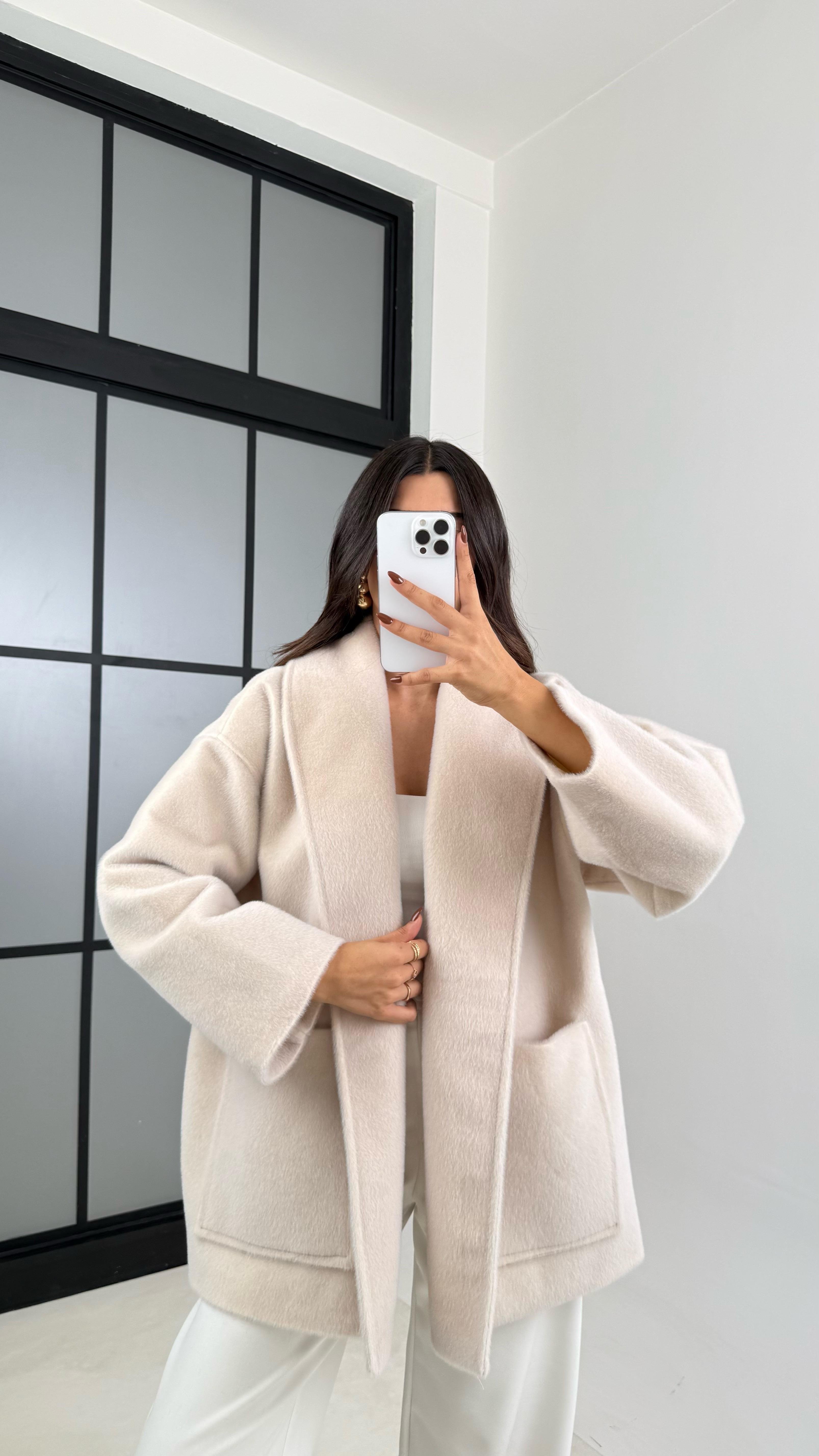 Ekru Kuşaklı Astarlı Peluş Kaban GAUS-00183GAUS السترات  GAUS-00183