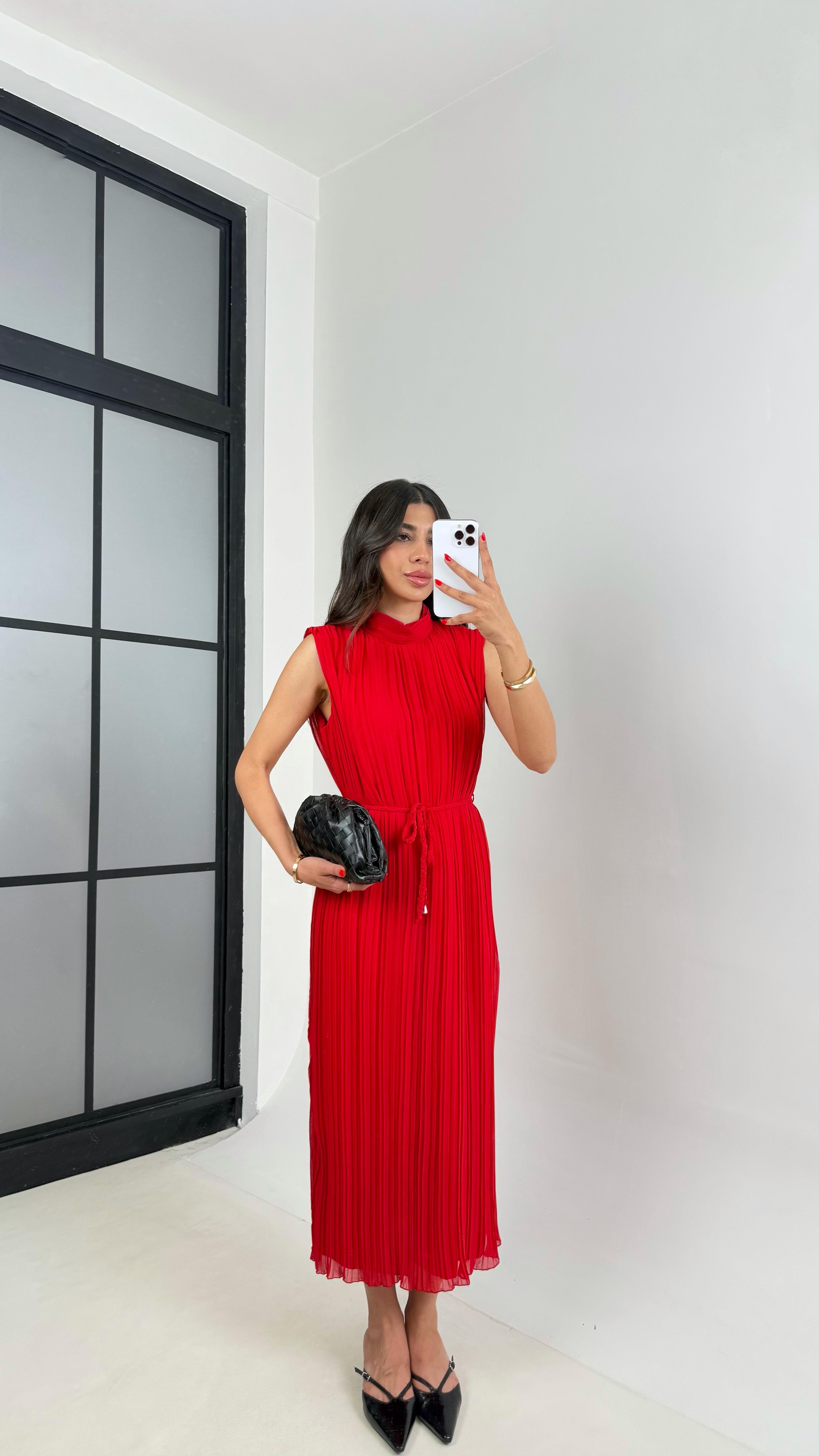 Kırmızı Kemerli Astarlı Kırışık Elbise Gaus00509GausELBİSEGU1002193