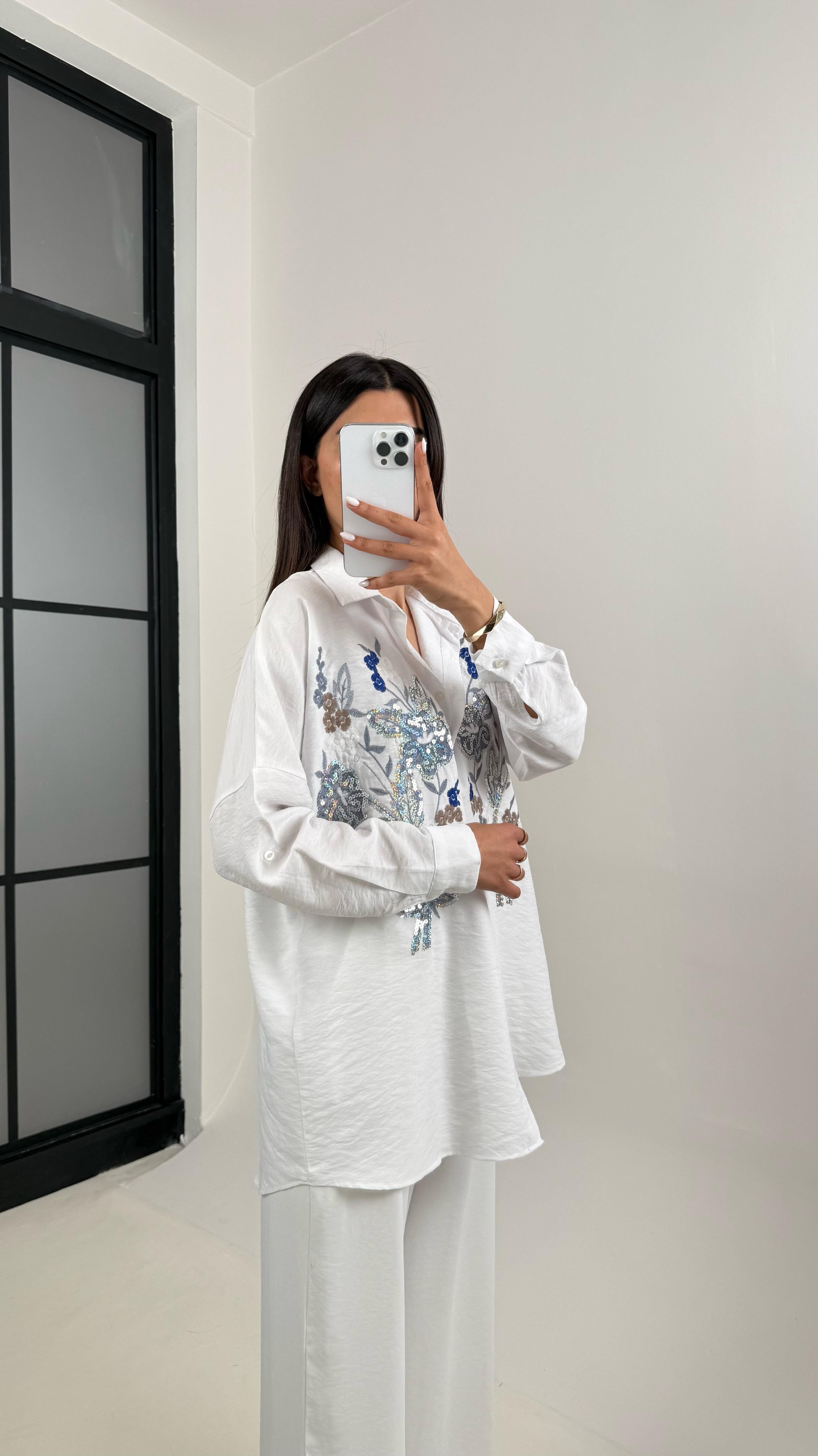 Beyaz Çiçek Nakışlı Pullu Gömlek Gaus00357GausGÖMLEKGU1001827