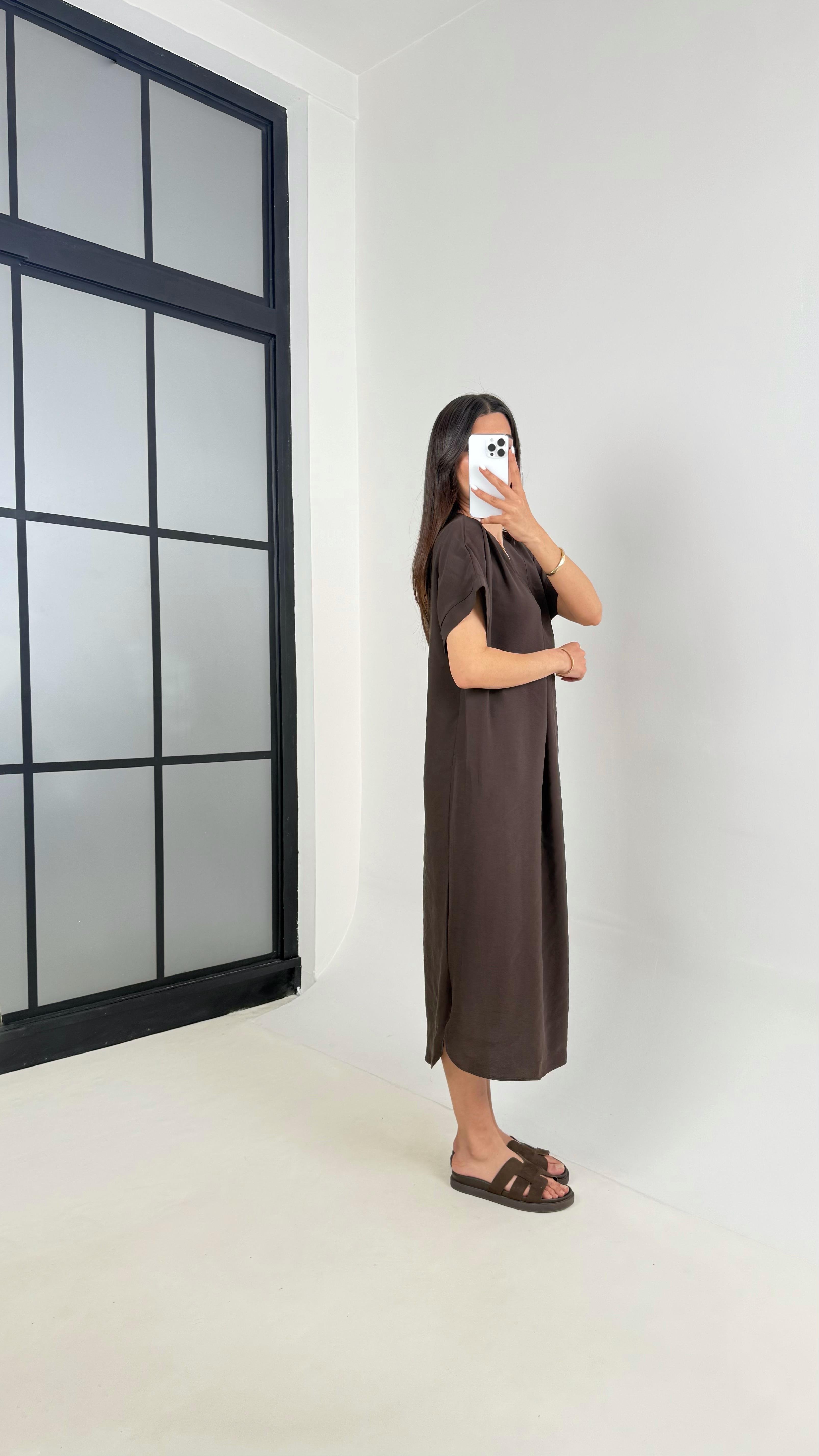 Acı Kahve V Yaka Tensel Kırışık Kumaş Basic Elbise Gaus00436 GausELBİSEGU1002032