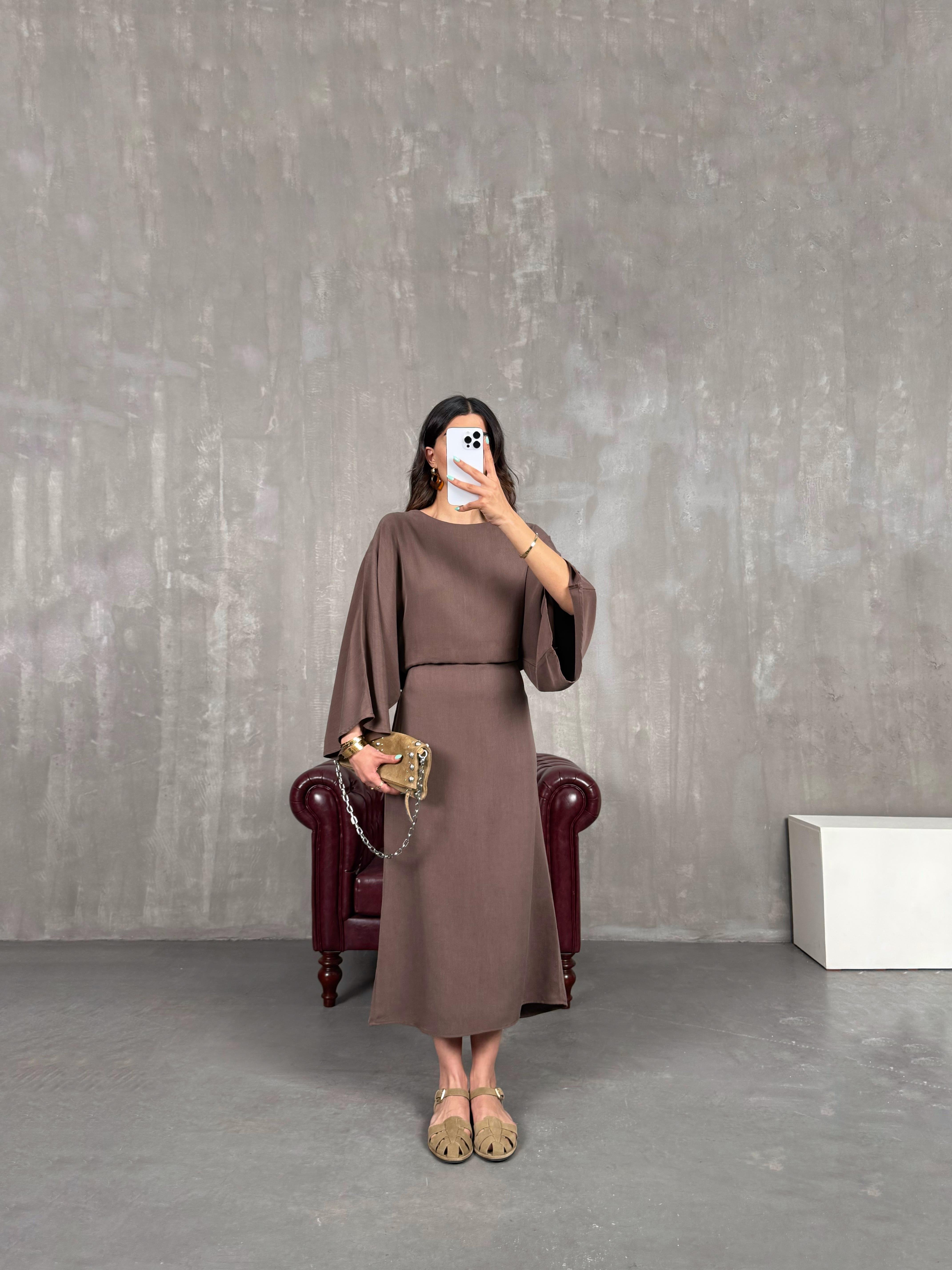 Kahve Yarasa Kol Kuşaklı Yırtmaçlı Tensel Elbise Gaus00225GausELBİSEGU1001521