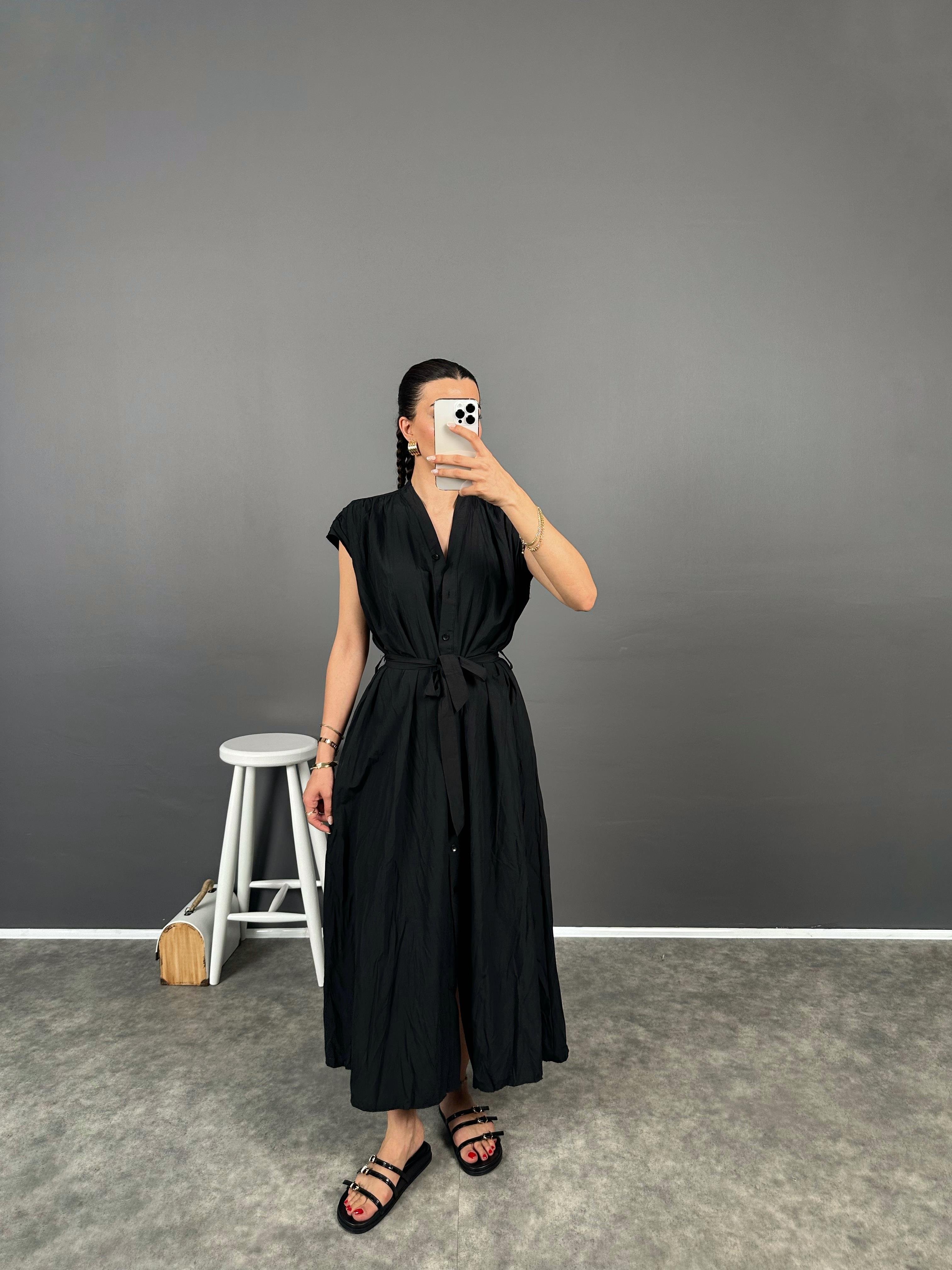 Siyah Buruşuk Kumaş Kemerli ElbiseGausELBİSEGU008277