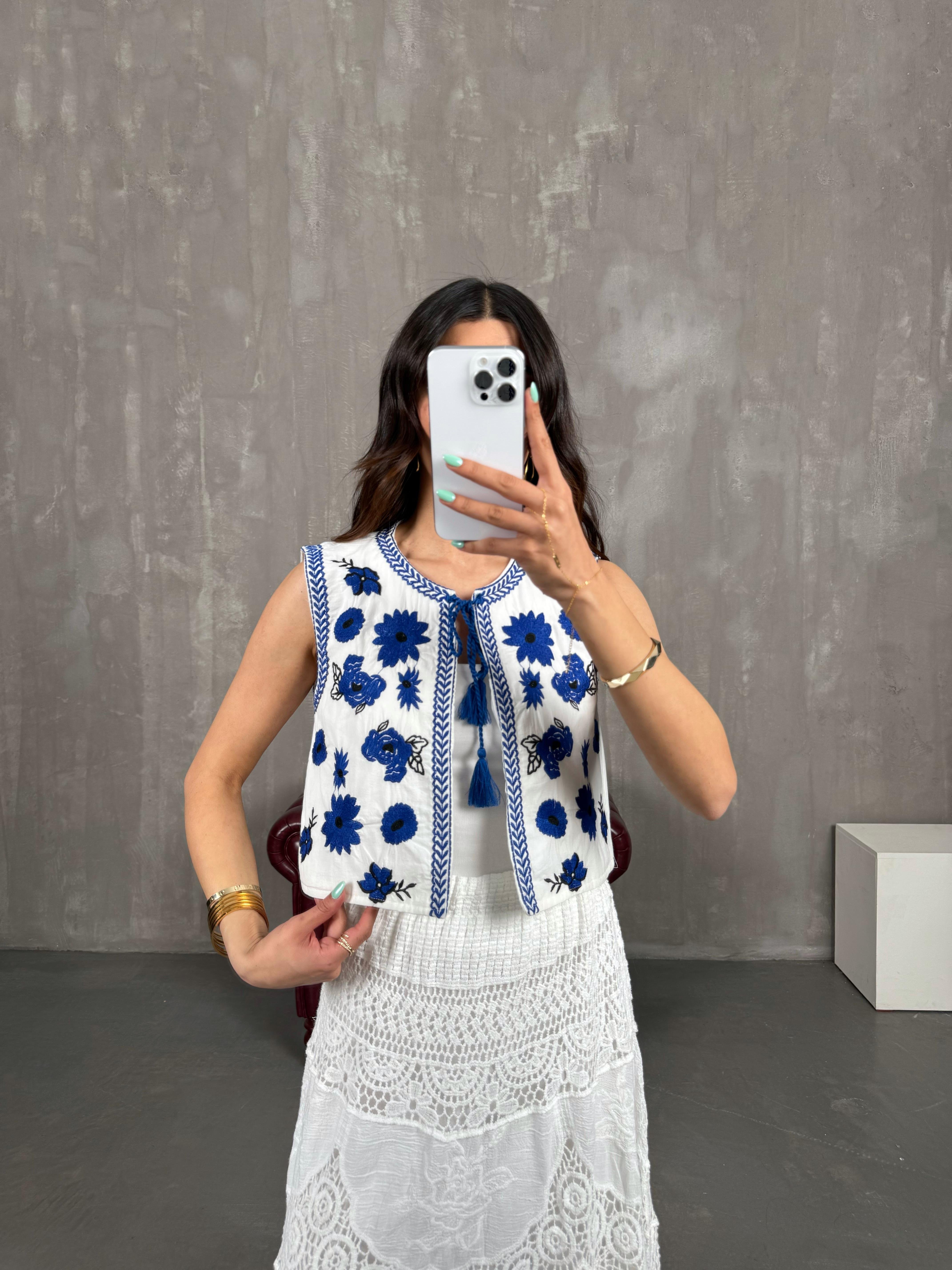 Beyaz Mavi Çiçek İşlemeli Pamuk Karışımlı Premium Yelek Gaus00230GausYELEKGU1001530