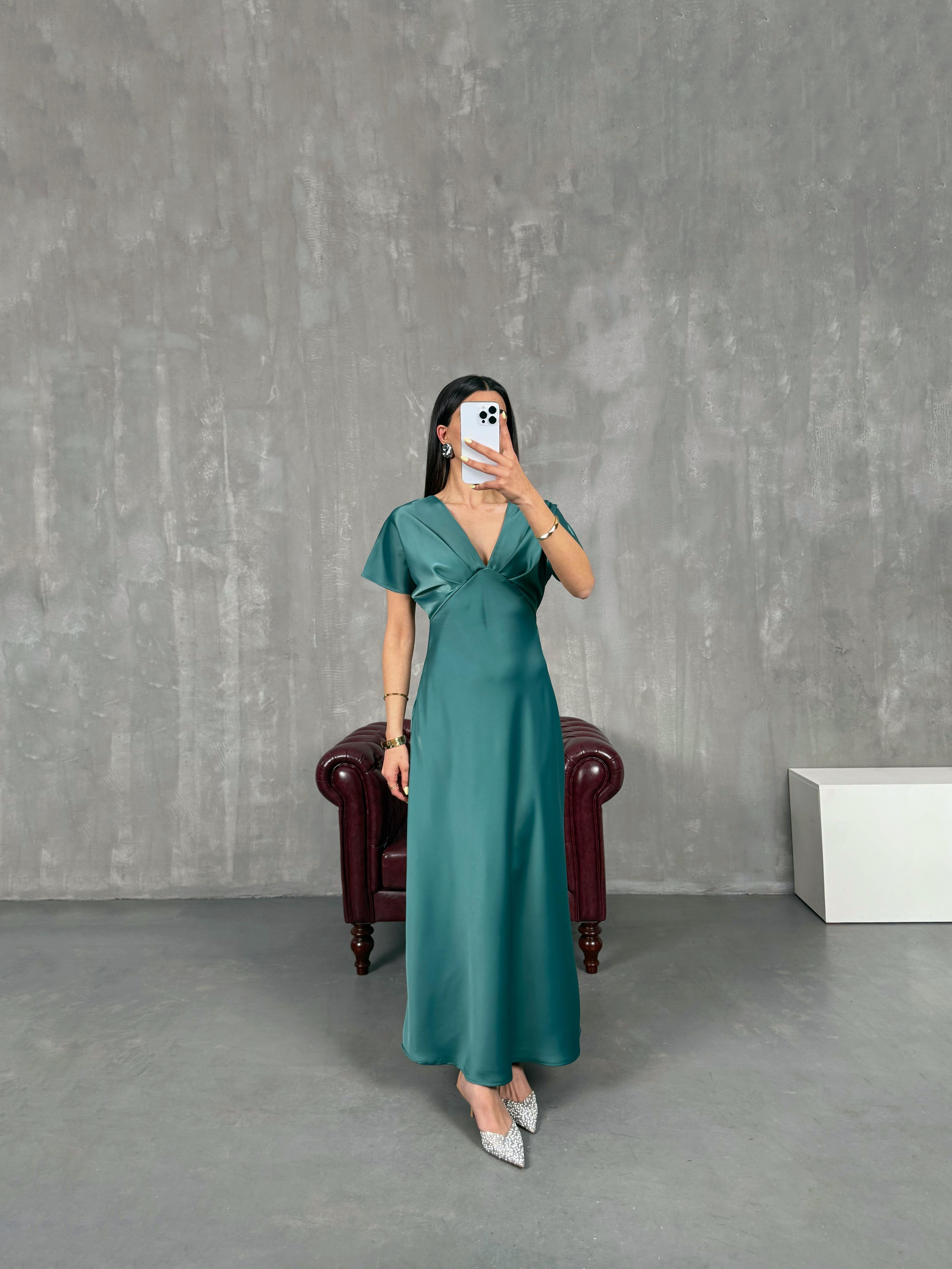 Yeşil V Yaka Saten Elbise Gaus00125GausELBİSEGU1001285