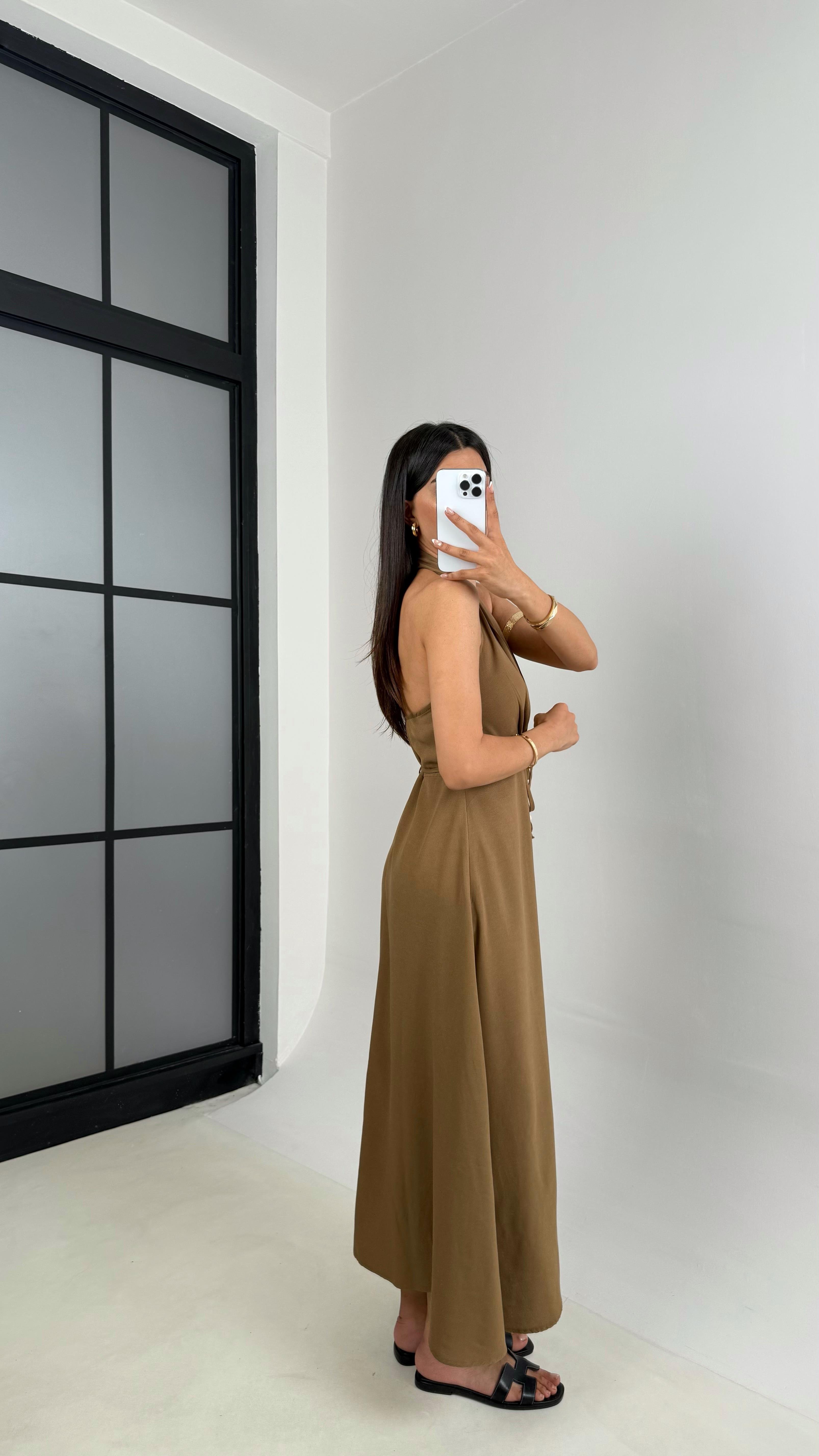 Kahve V Yaka Kuşaklı Boyundan Askılı Keten Elbise Gaus00541GausELBİSEGU1002259