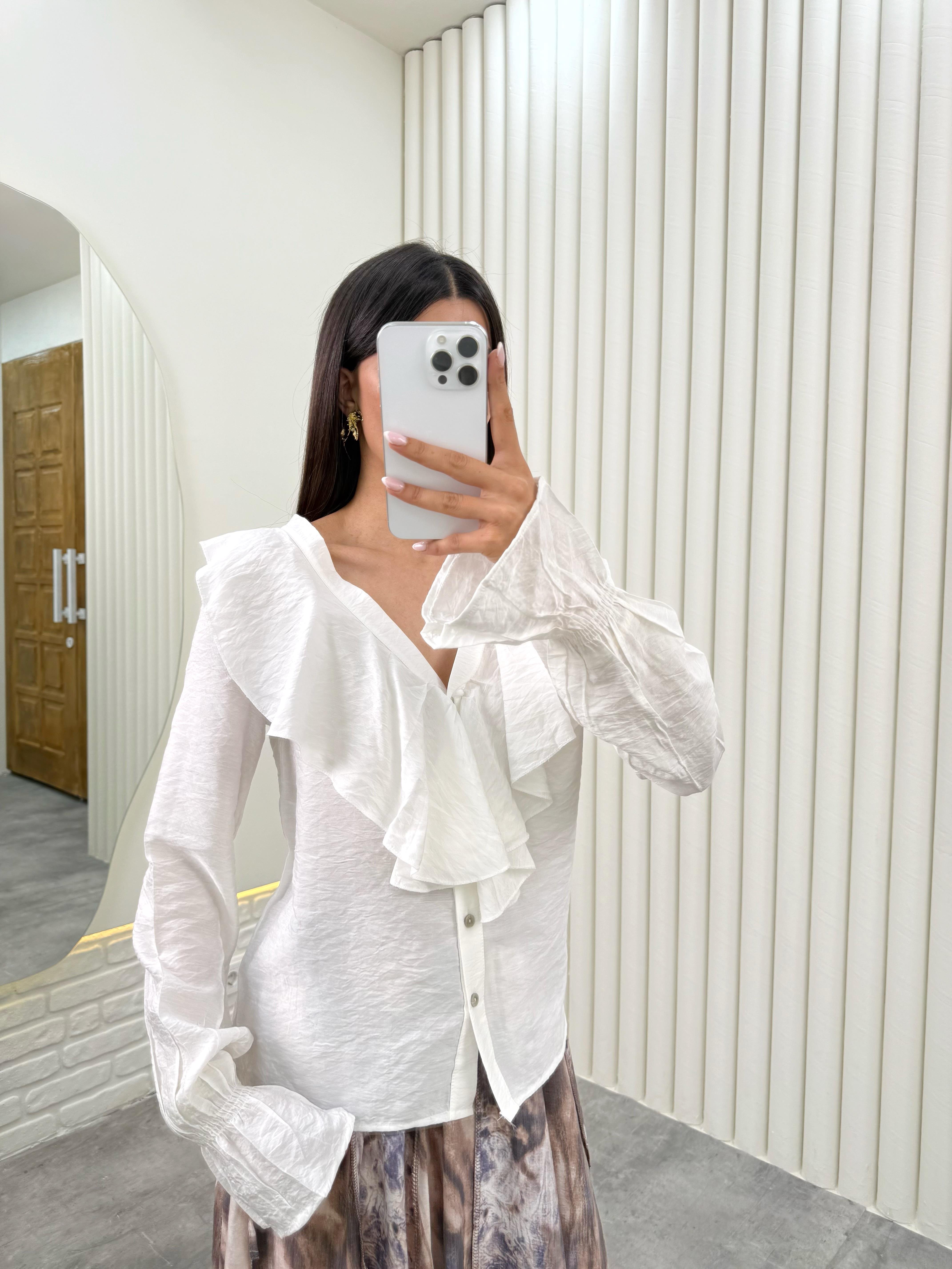 Beyaz V Yaka Fırfırlı Önden Düğmeli İthal Kumaş Gömlek Gaus00315GausGÖMLEKGU1001723