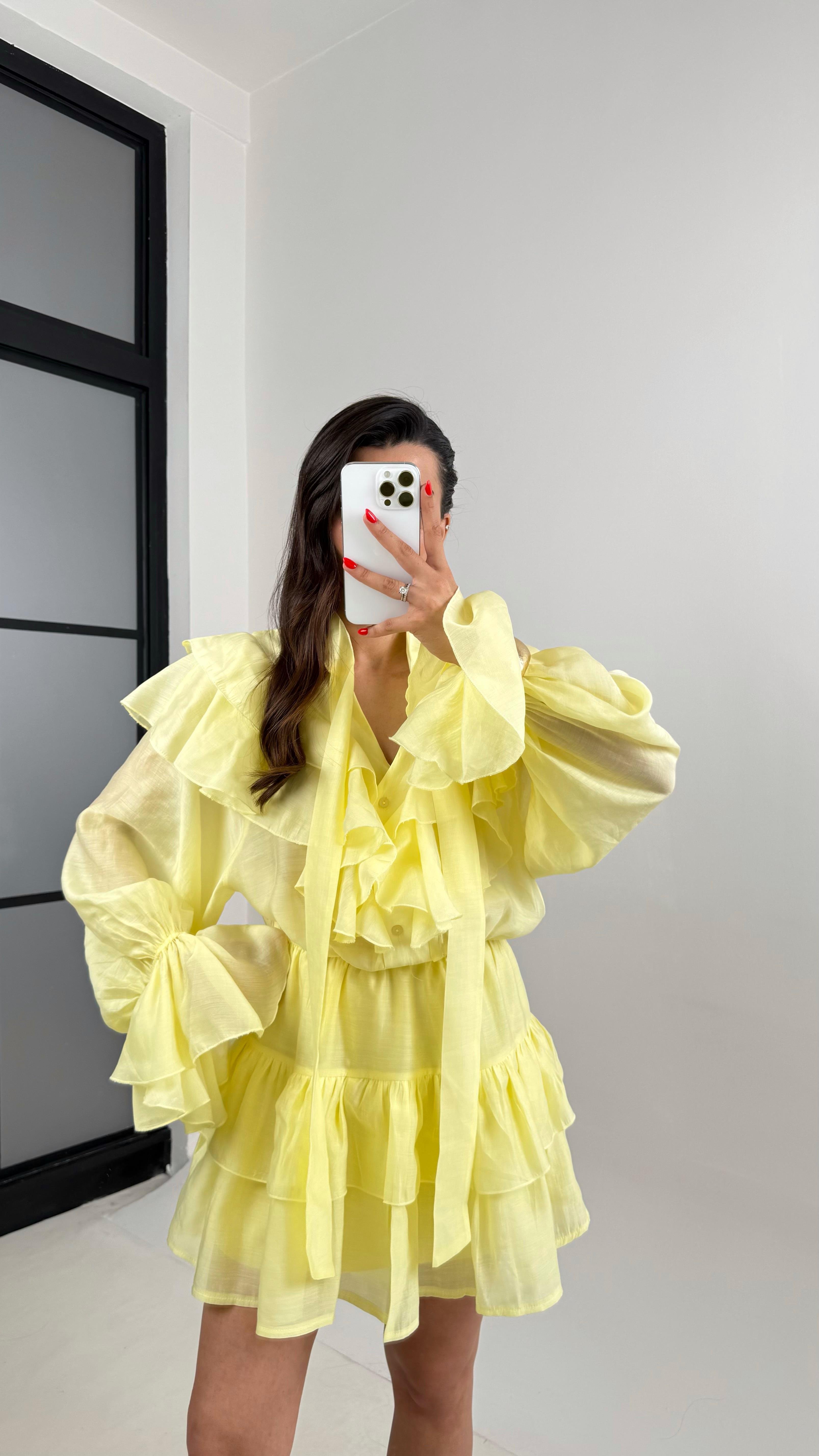 Mimoza Sarı V Yaka Boyundan Bağlamalı Fırfırlı Vual Kumaş Elbise Gaus00419GausELBİSEGU1002065