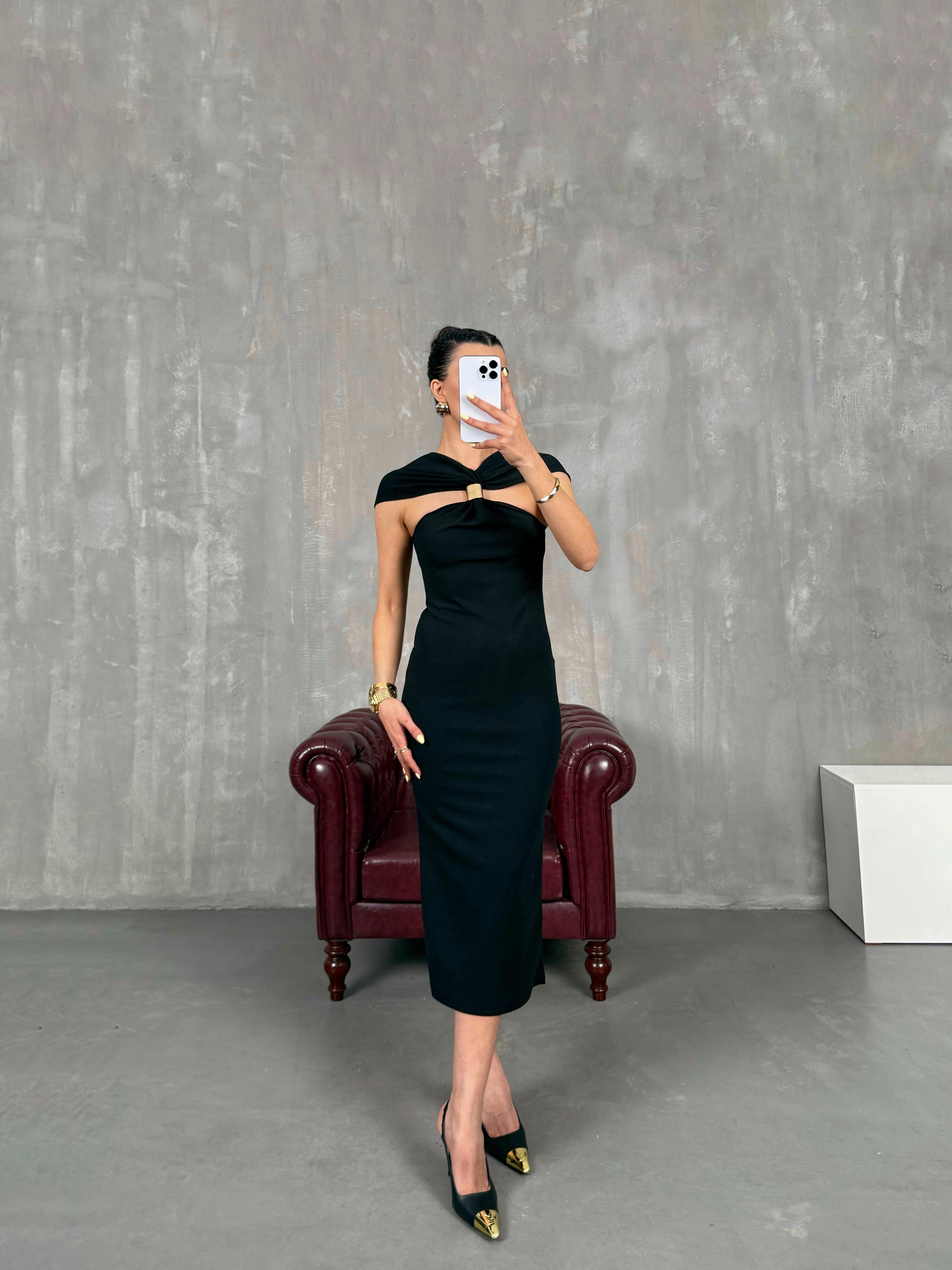 Siyah Göğüs Gold Toka Detaylı Tasarım Elbise Gaus00122GausELBİSEGU1001276